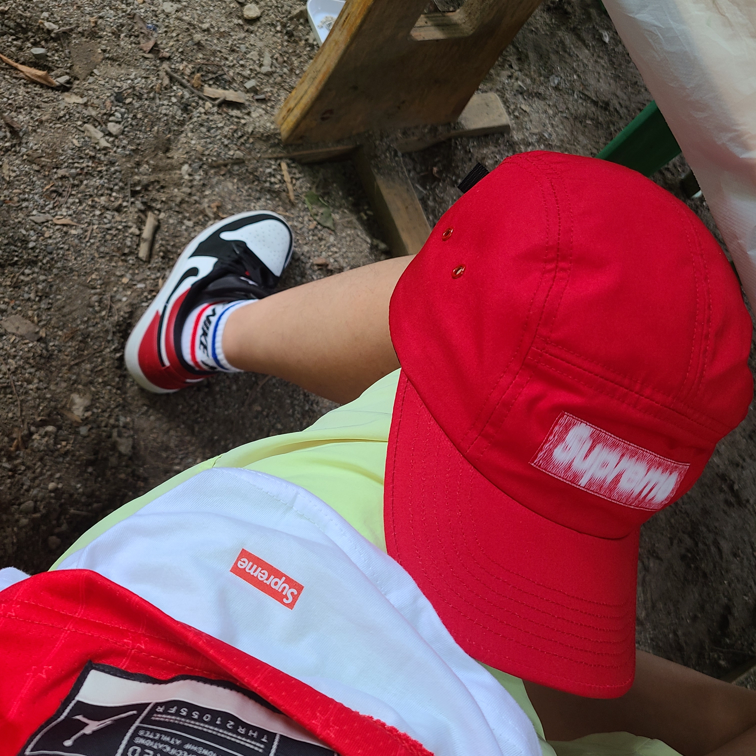 Jordan 1 Low Black Toe, Supreme Hanes Tagless T-Shirt White (3 Pack) 착용 스타일