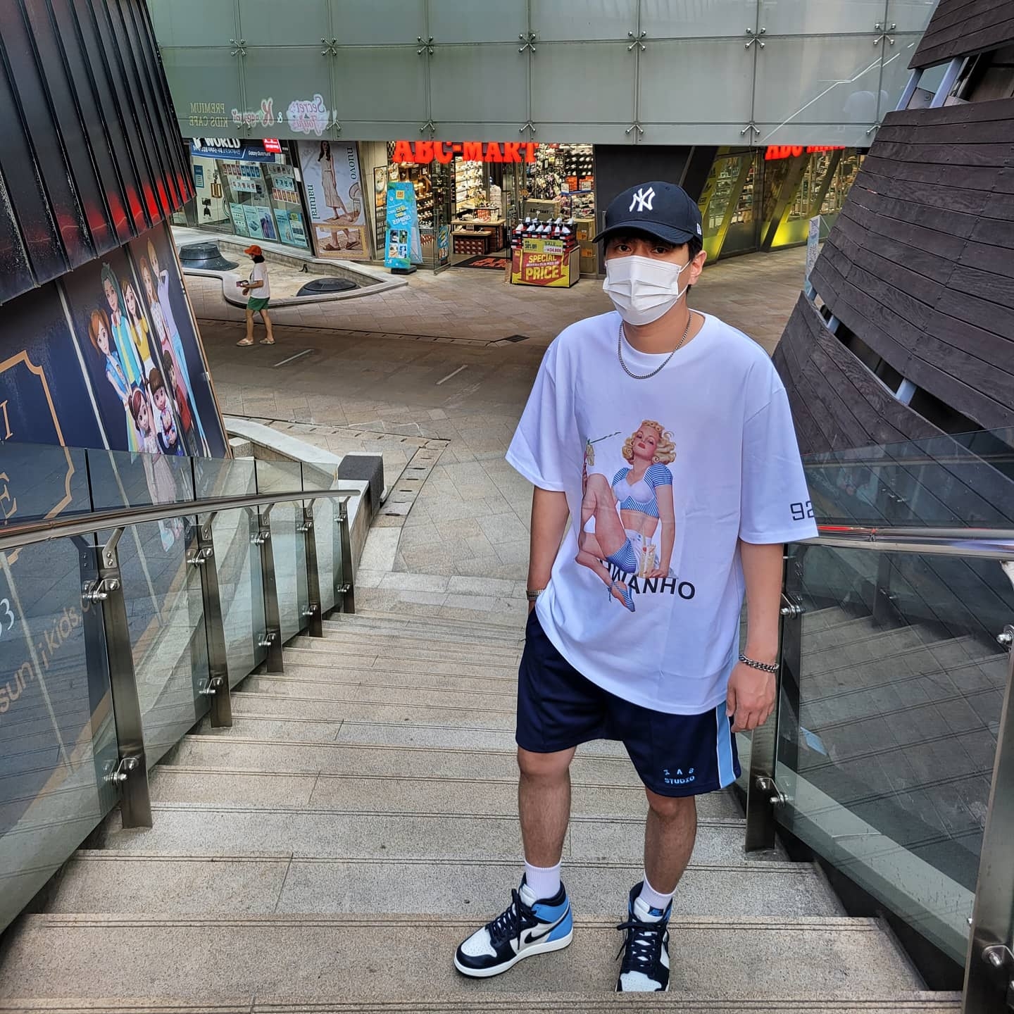 IAB Studio Track Shorts Navy - 21SS, Jordan 1 Retro High Obsidian UNC 착용 스타일 - 2