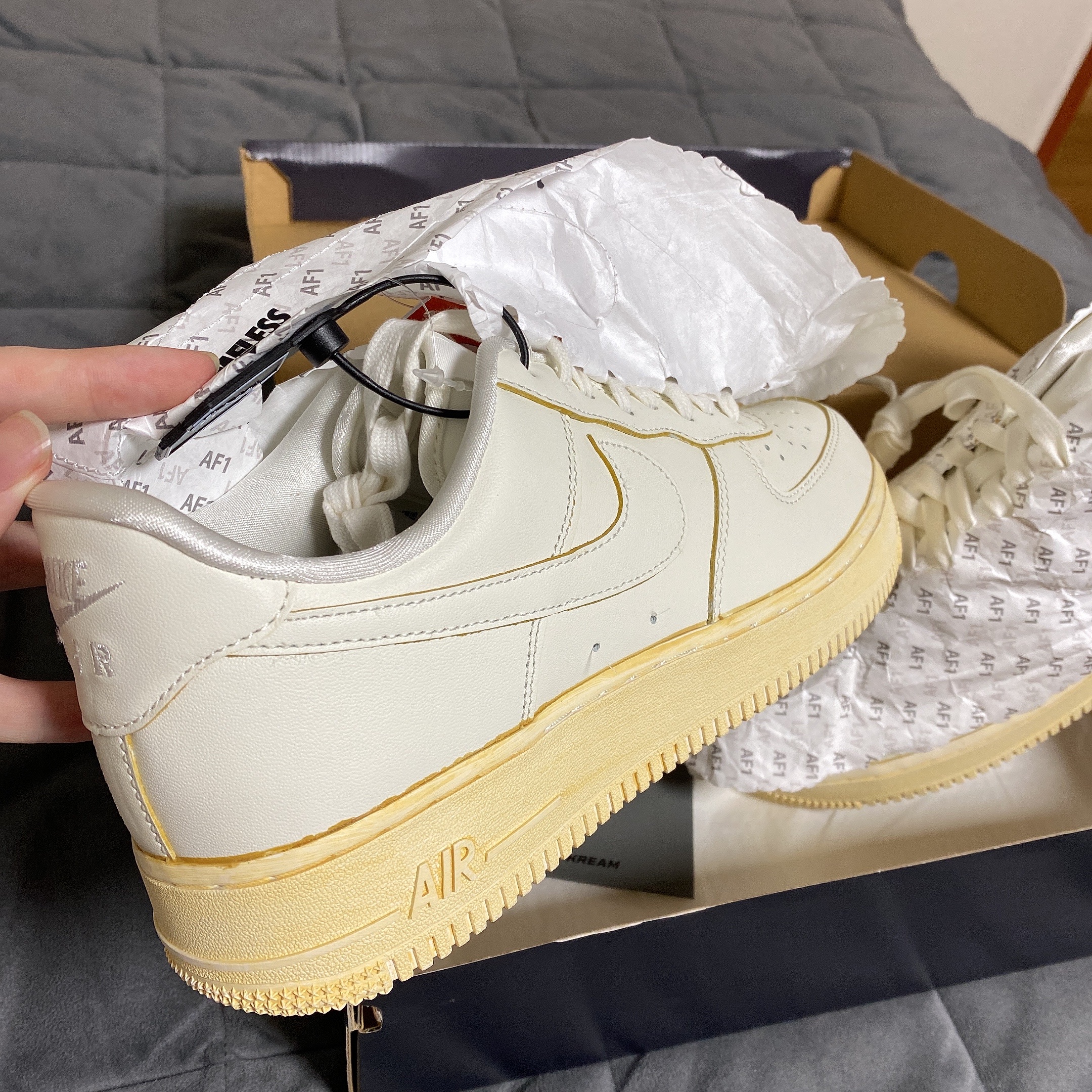 Nike Air Force 1 '07 LV8 Timeless Classic 착용 스타일