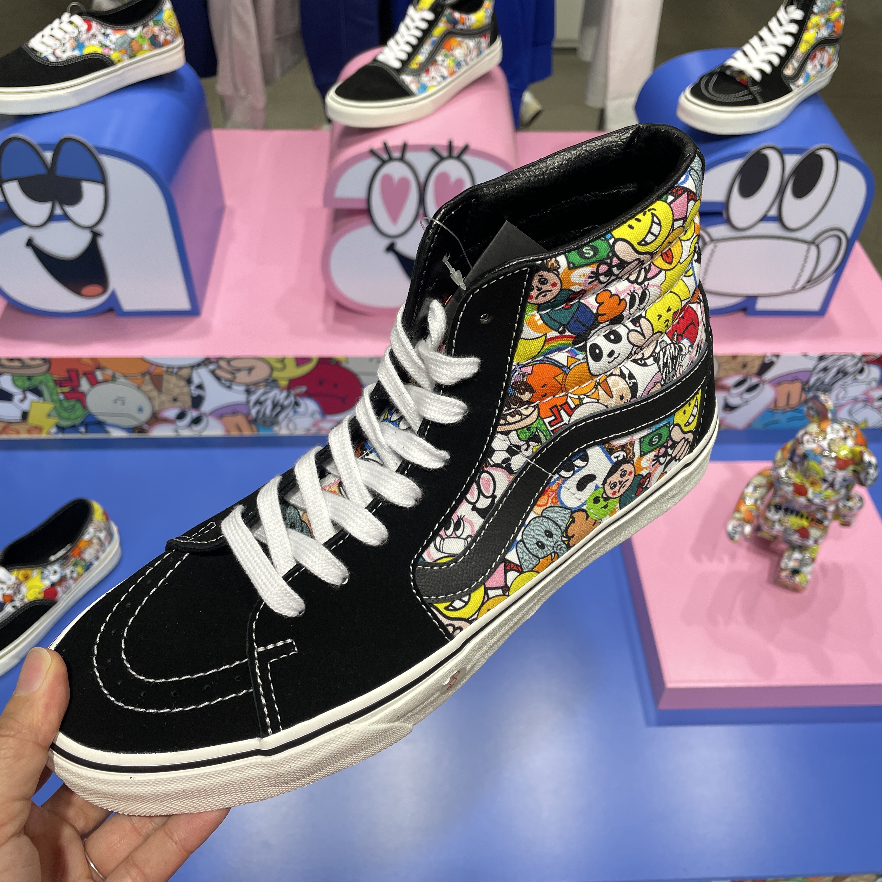 Vans x Atmos Sk8-Hi Emoji 착용 스타일
