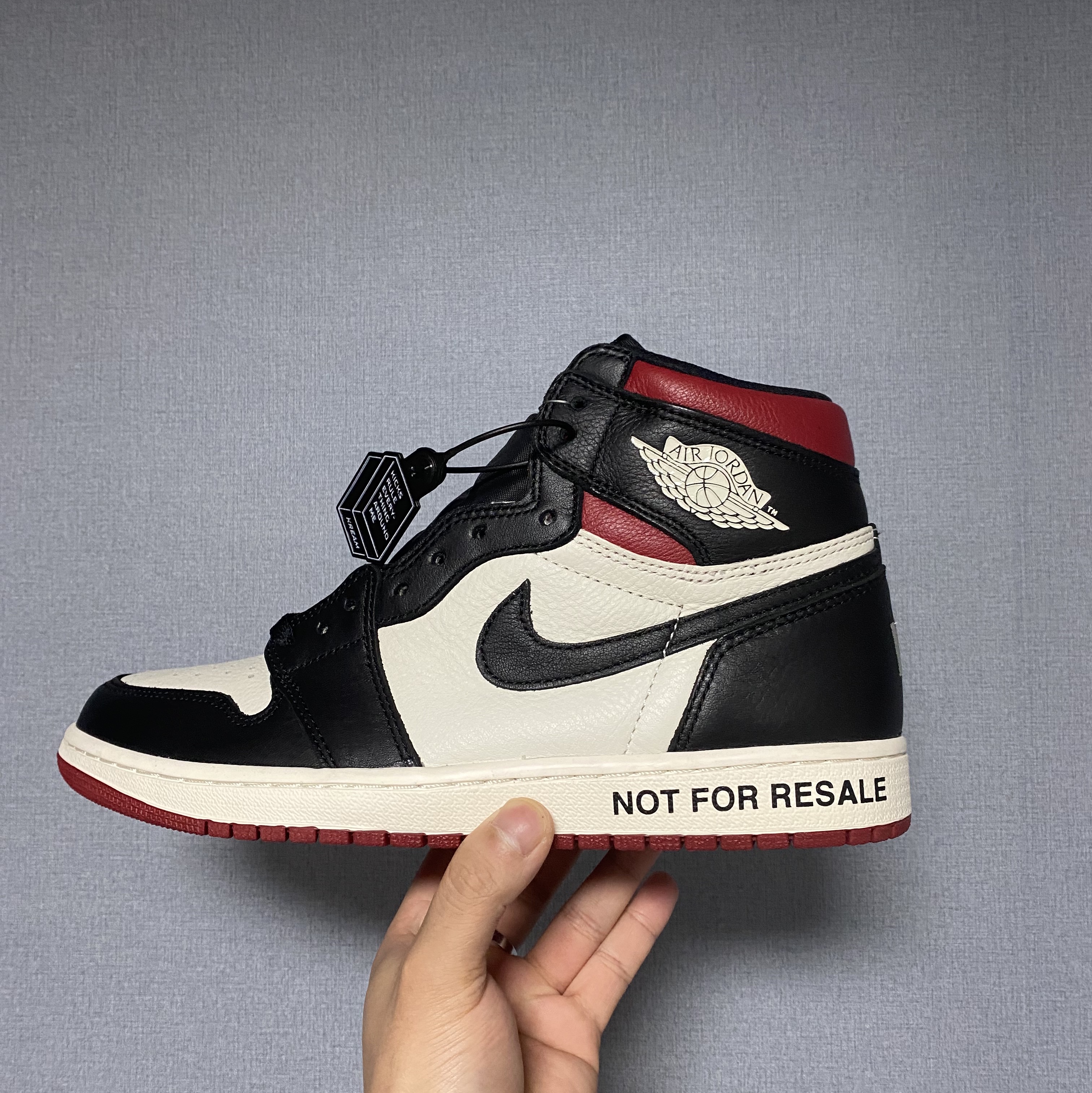 Jordan 1 Retro High Not for Resale Varsity Red 착용 스타일 - 2