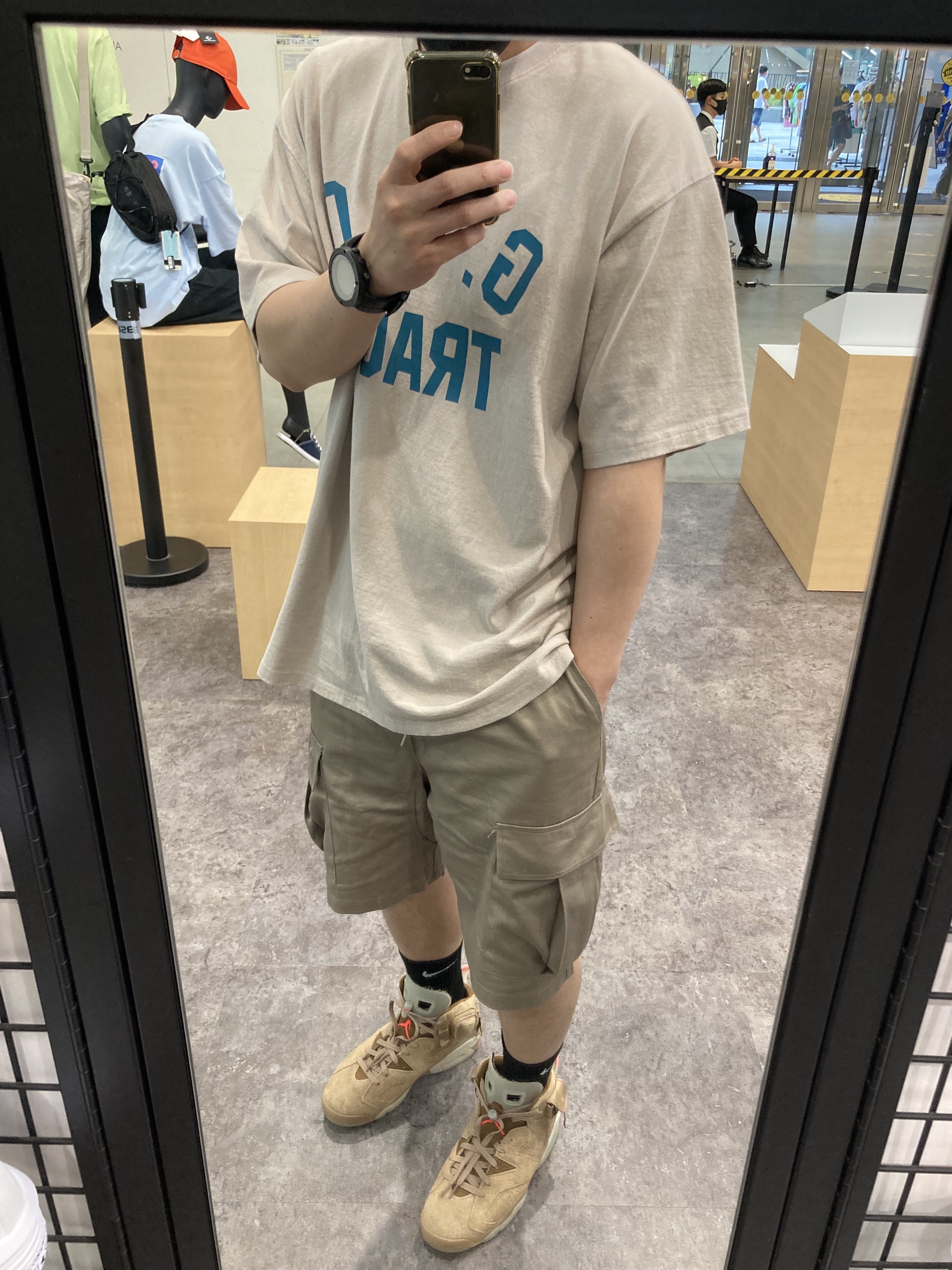 Jordan 6 x Travis Scott Retro SP British Khaki 착용 스타일