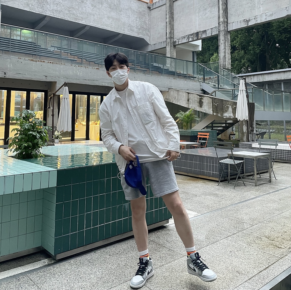Jordan 1 Mid Light Smoke Grey 착용 스타일