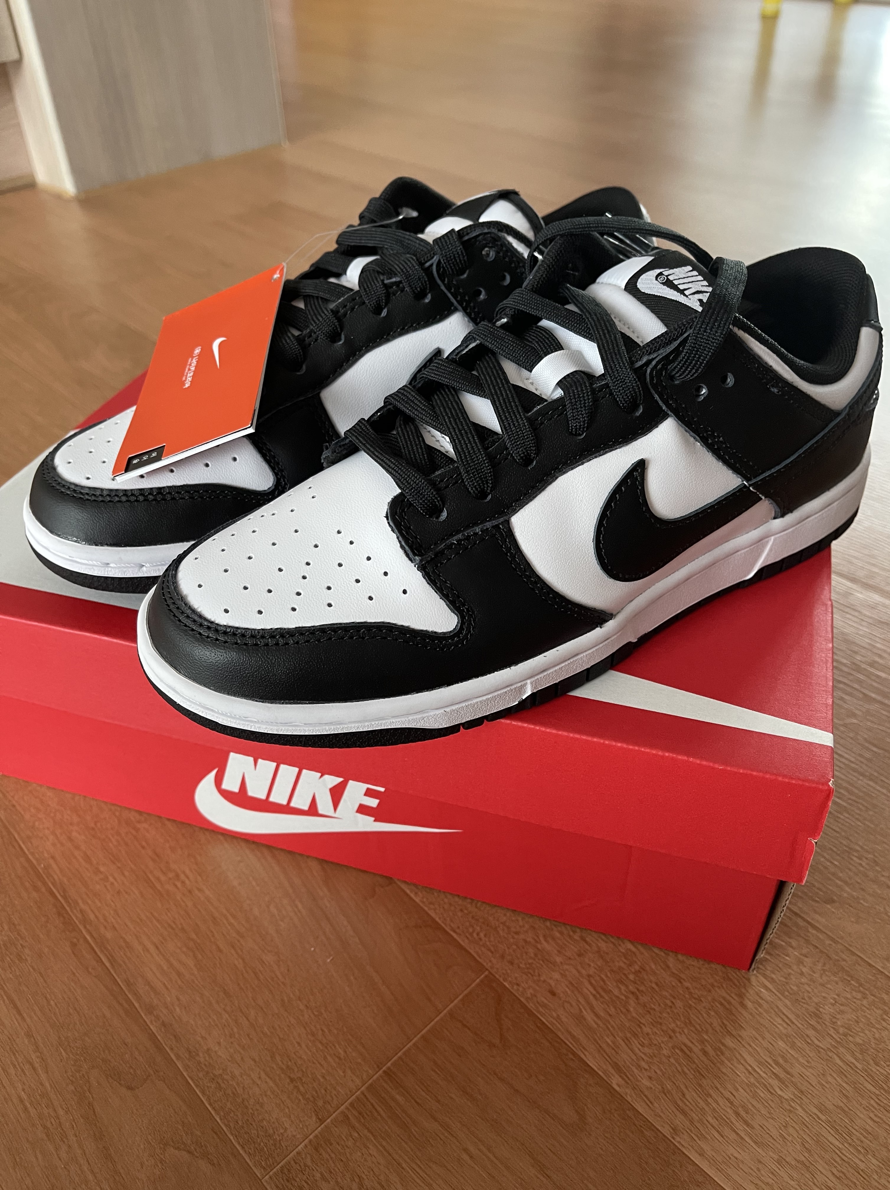 Jordan 1 Retro High OG Black Mocha, Nike Dunk Low Retro Black 착용 스타일 - 2