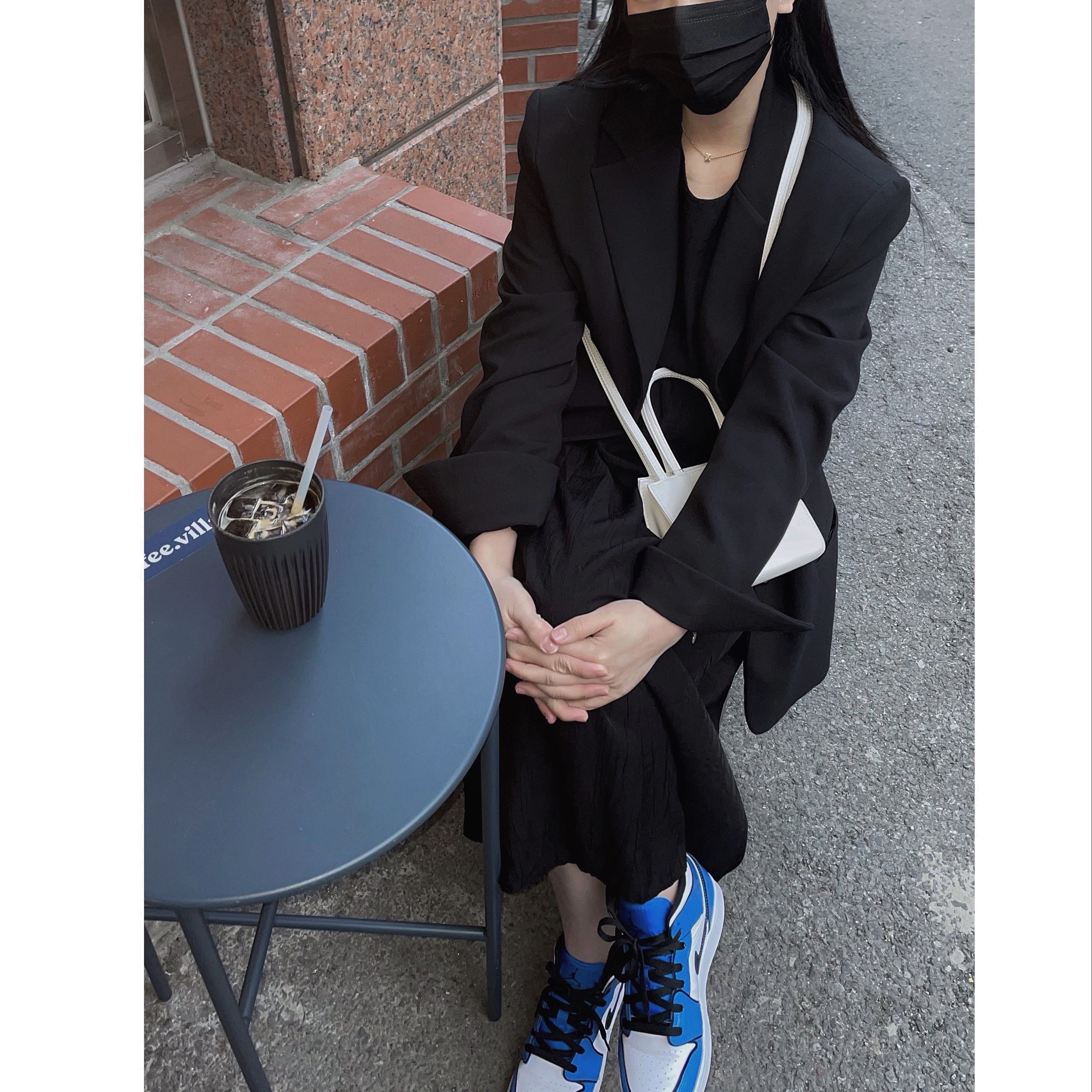 (GS) Jordan 1 Mid SE Signal Blue 착용 스타일 - 2