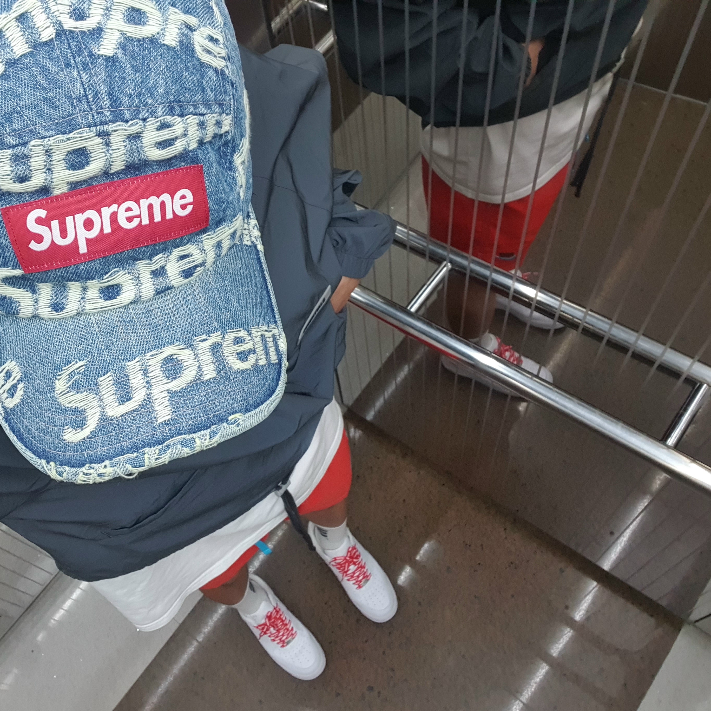 Nike x Supreme Air Force 1 Low White, Supreme Frayed Logos Denim Camp Cap Blue - 21SS 착용 스타일 - 2