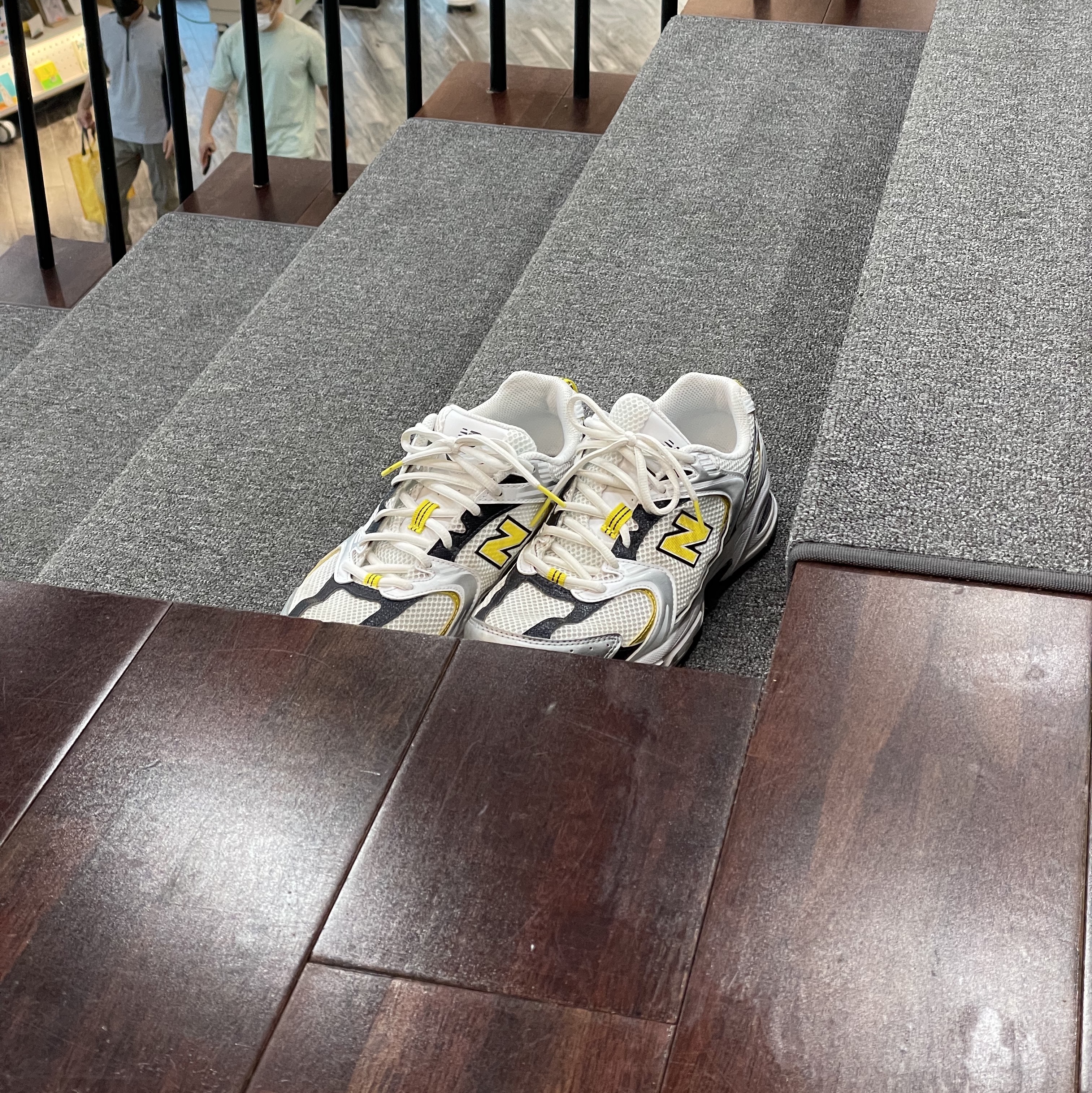 New Balance 530 White Yellow 착용 스타일