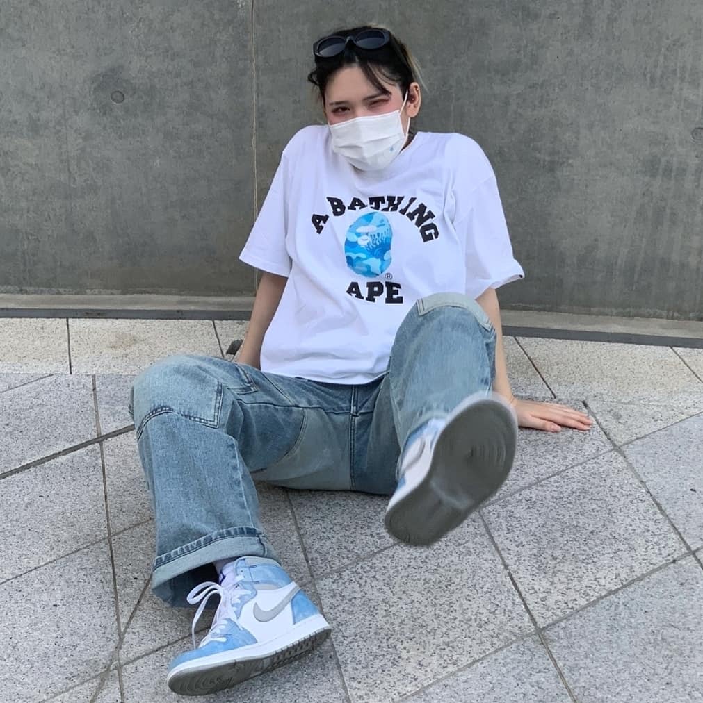 Jordan 1 Retro High OG Hyper Royal 착용 스타일 - 1