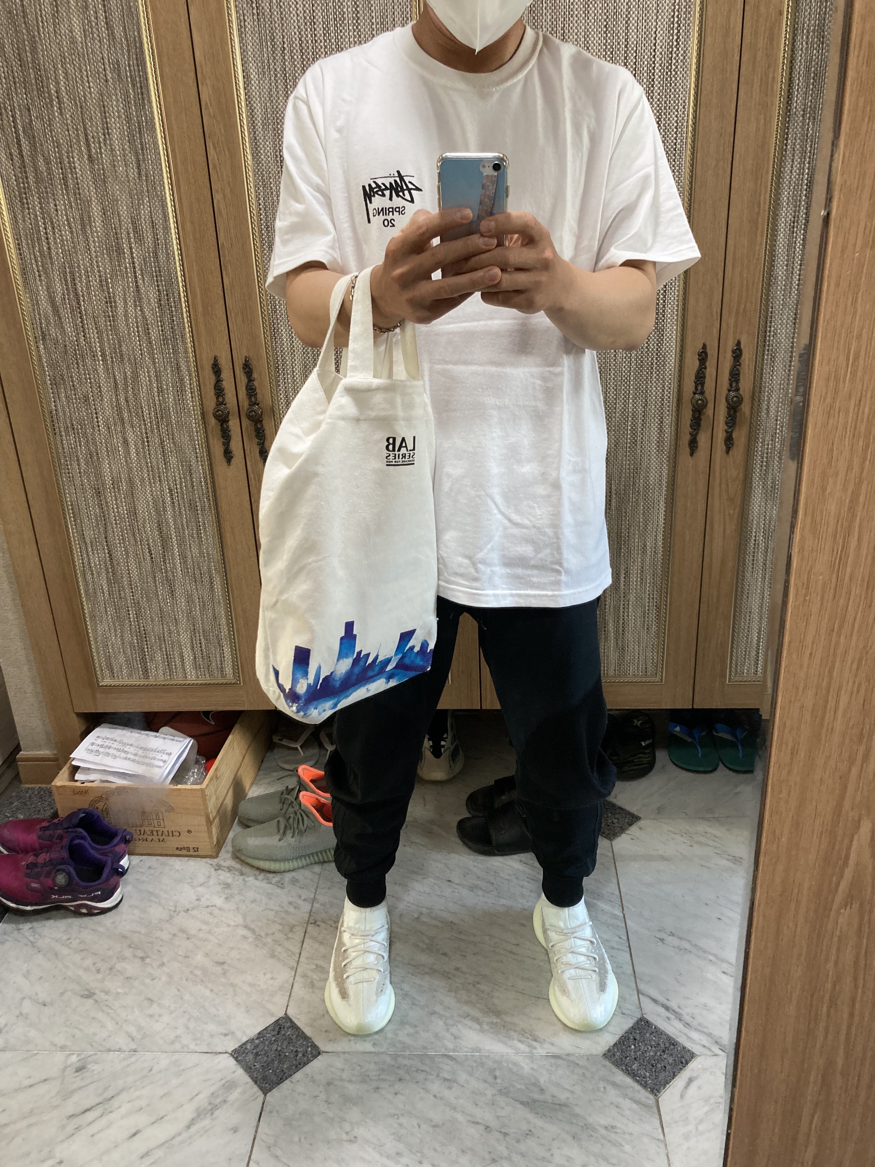 Adidas Yeezy Boost 380 Calcite Glow 착용 스타일