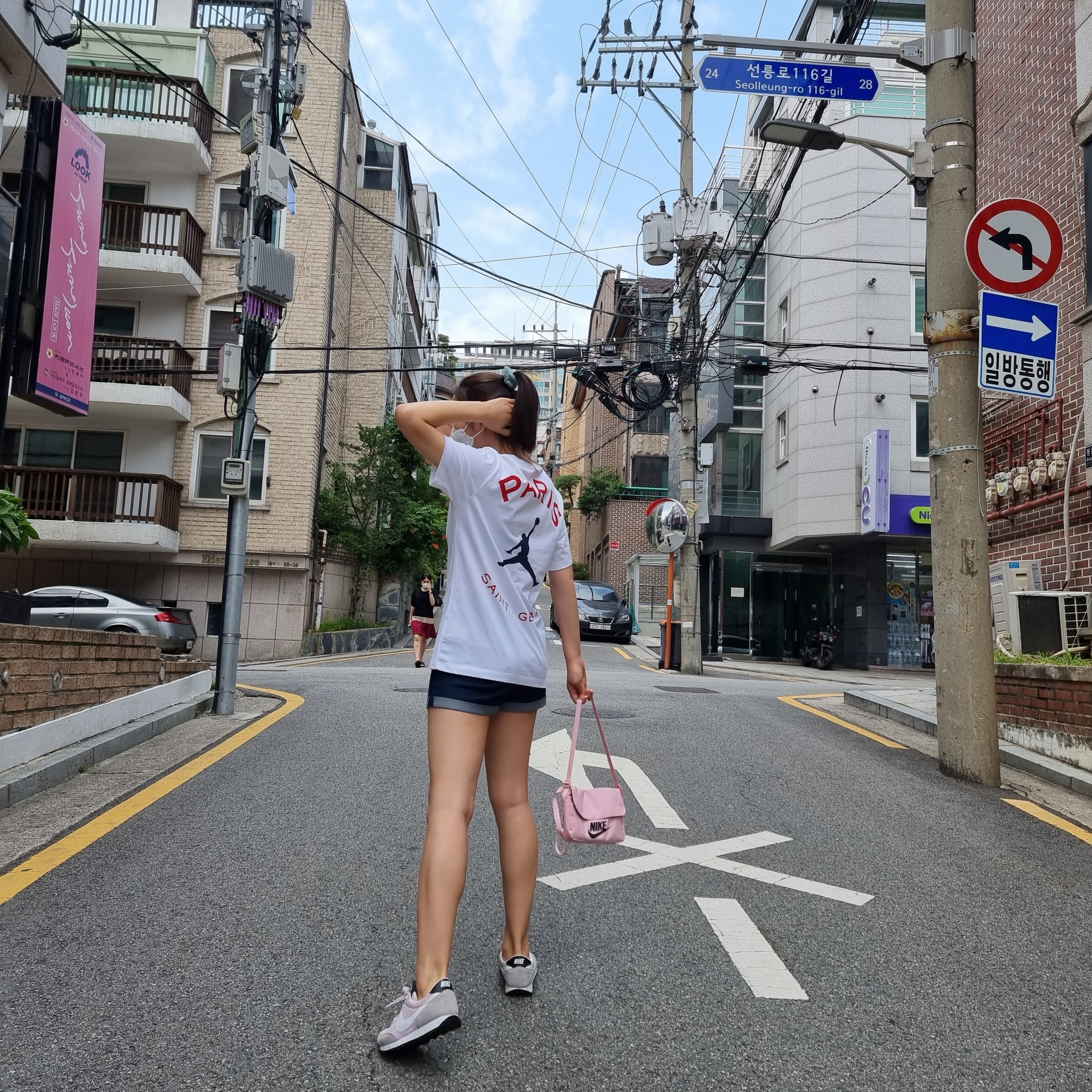 Stussy Big Link T-Shirt White, Nike x Stussy Benassi Slide Off Noir 착용 스타일 - 2