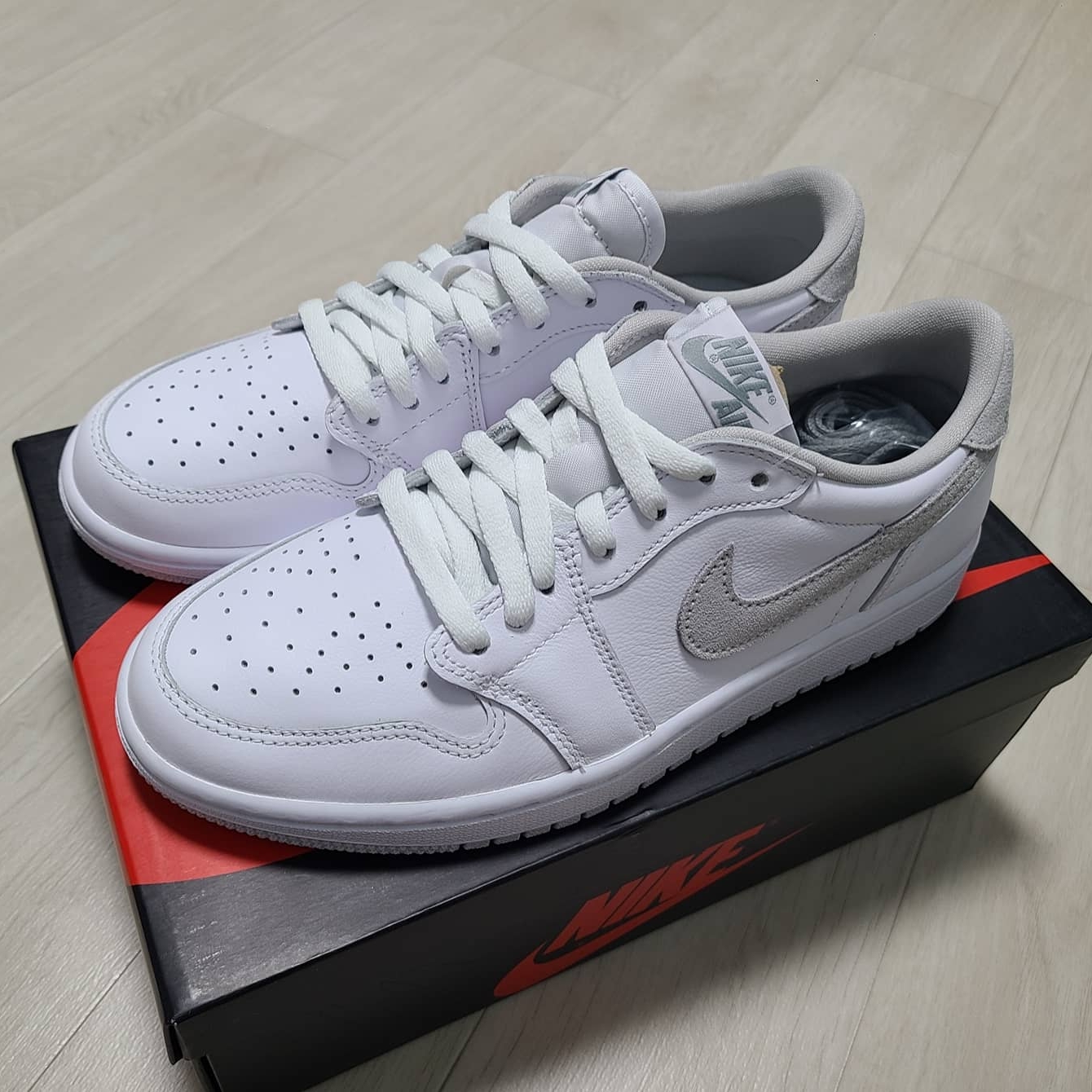 Jordan 1 Low OG Neutral Grey 착용 스타일 - 2