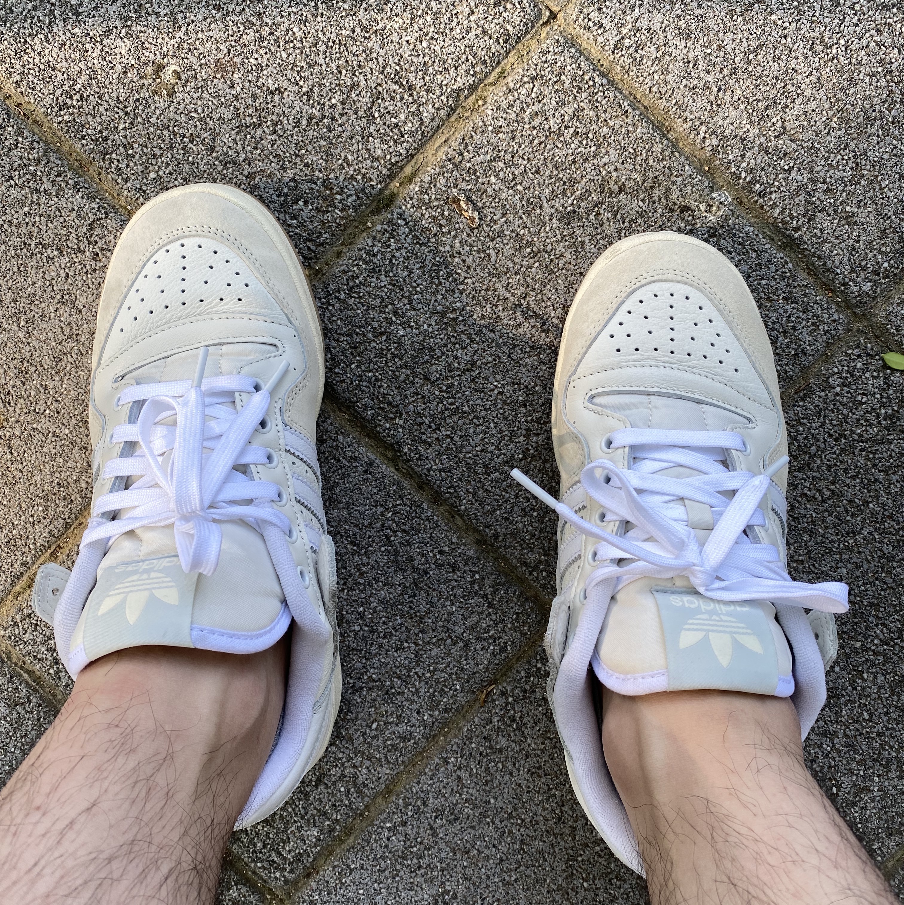 Adidas Forum 84 Low ADV White 착용 스타일