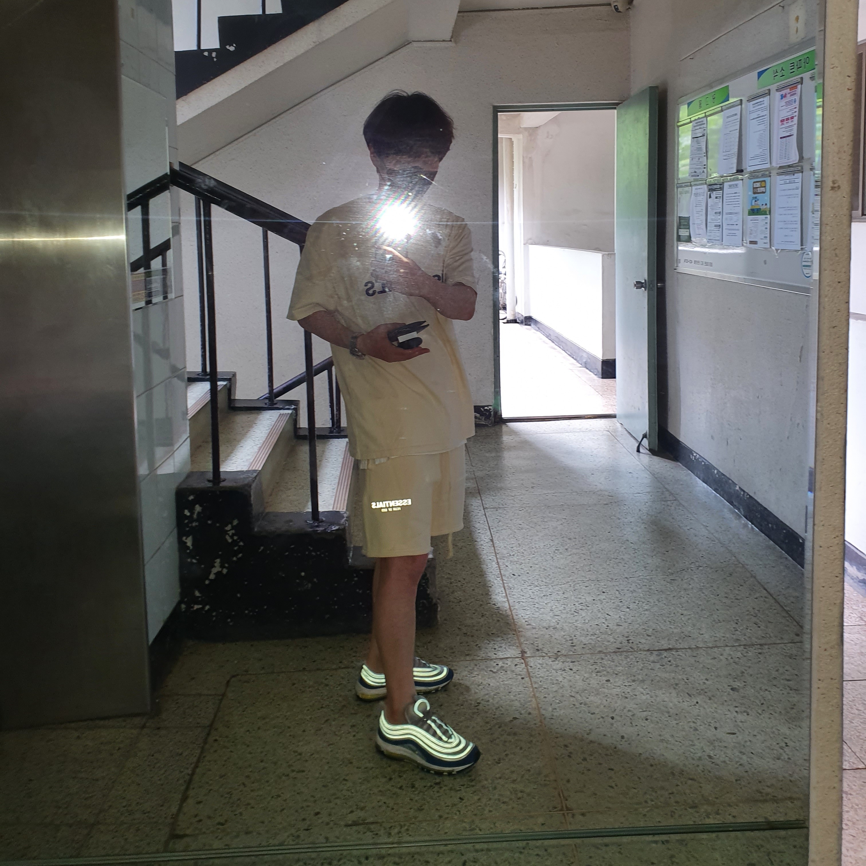 Nike Air Max 97 OG Royal Neon, Essentials 3D Silicon Applique Boxy T-Shirt Buttercream 2020 착용 스타일 - 2