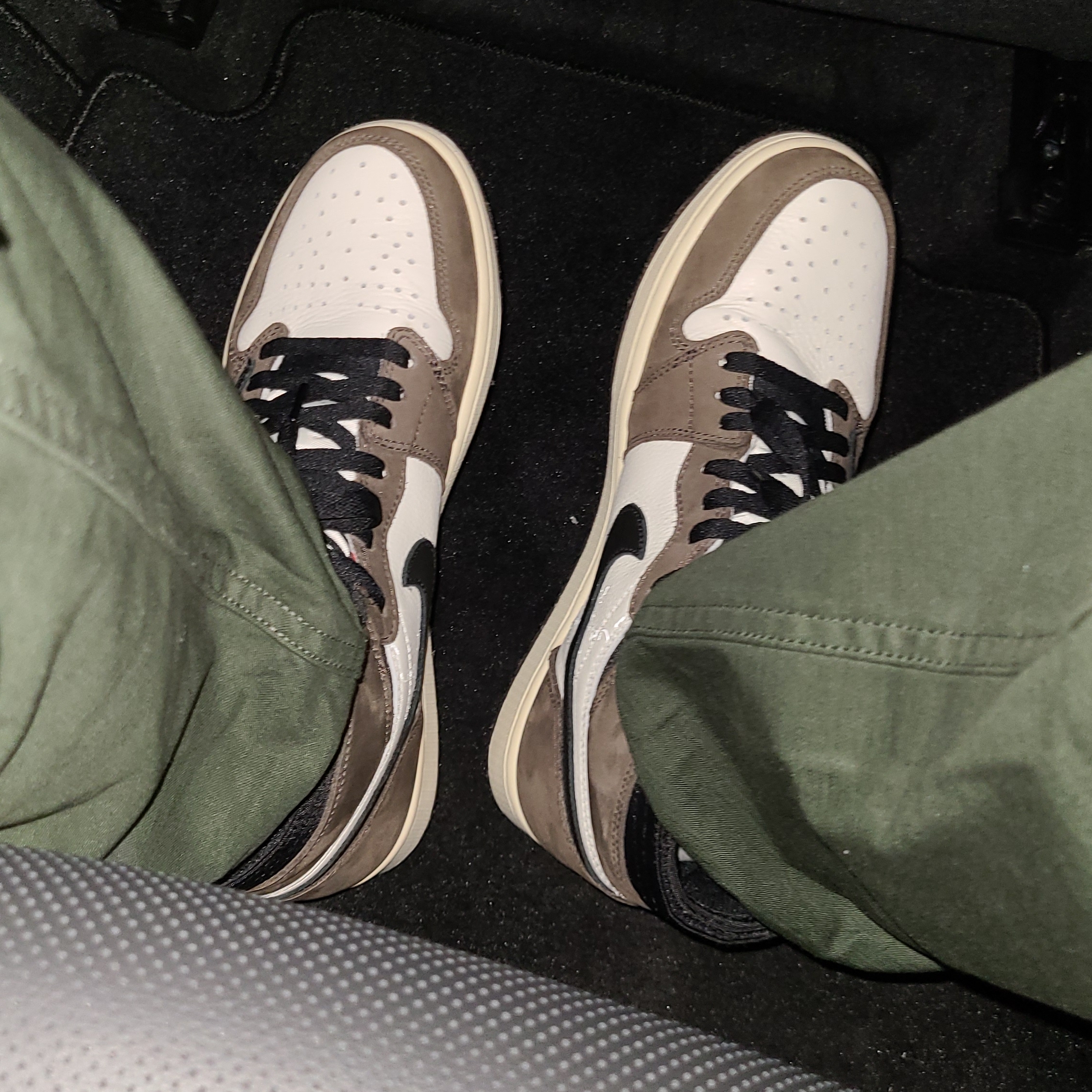 Jordan 1 x Travis Scott Retro High OG SP Mocha 착용 스타일
