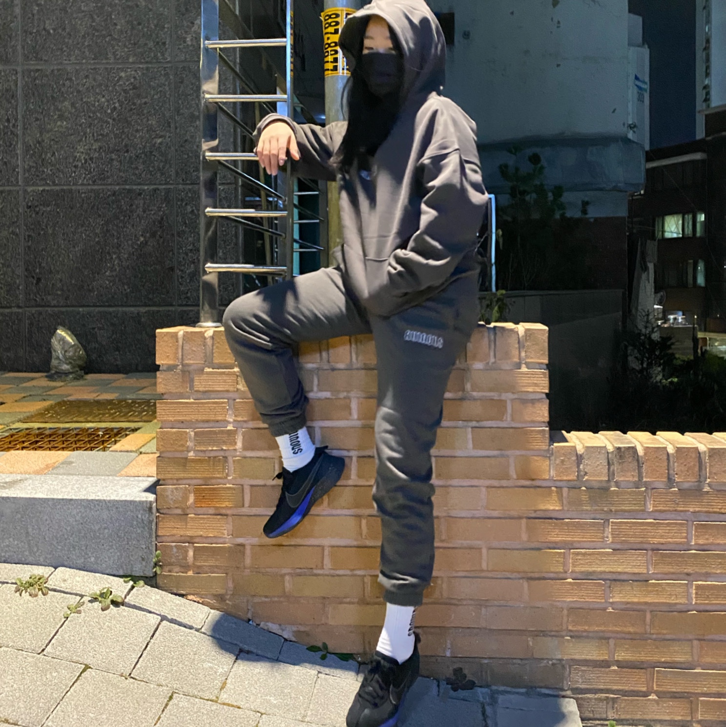 Nike Moon Racer Black Racer Blue 착용 스타일 - 2