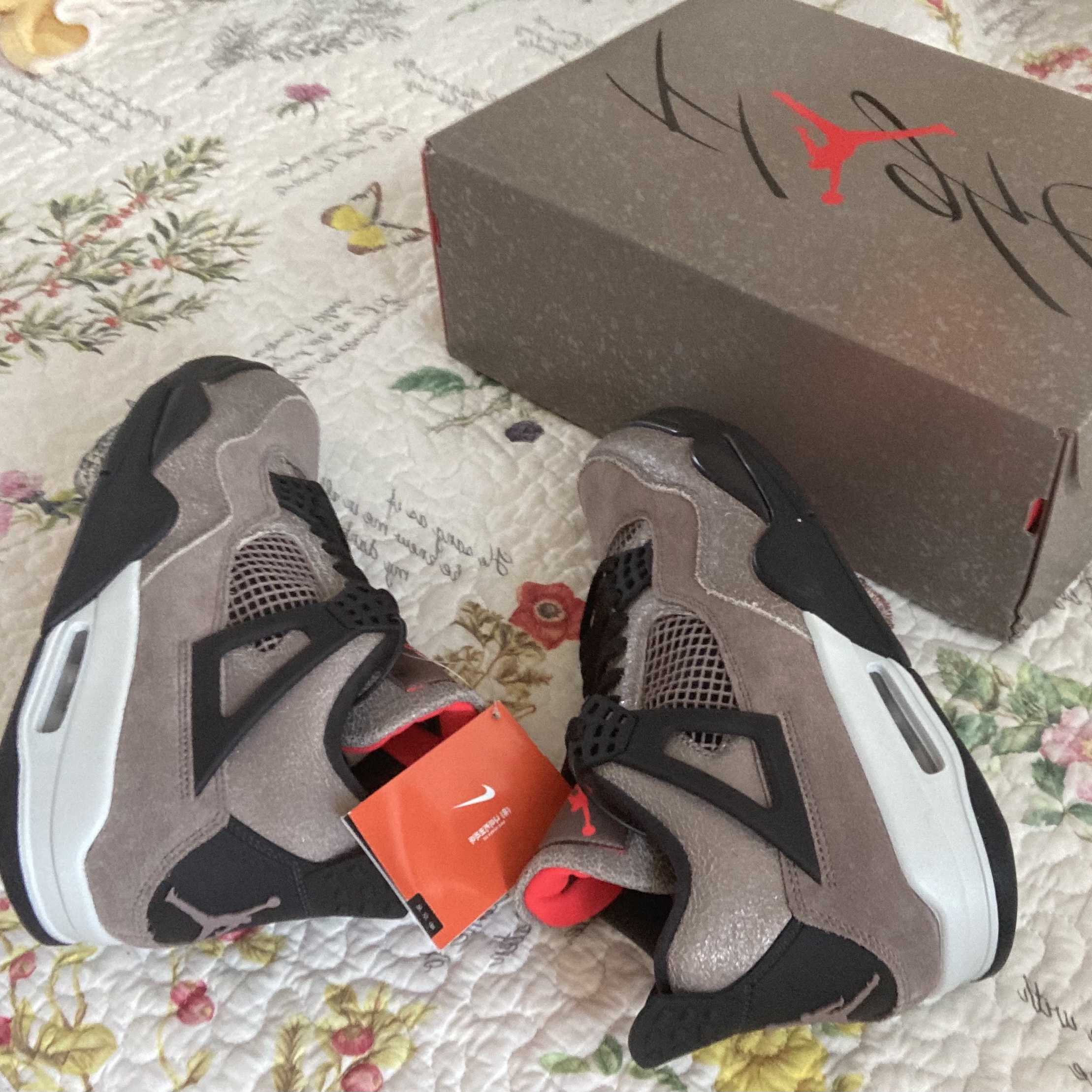 Jordan 4 Retro Taupe Haze 착용 스타일 - 1