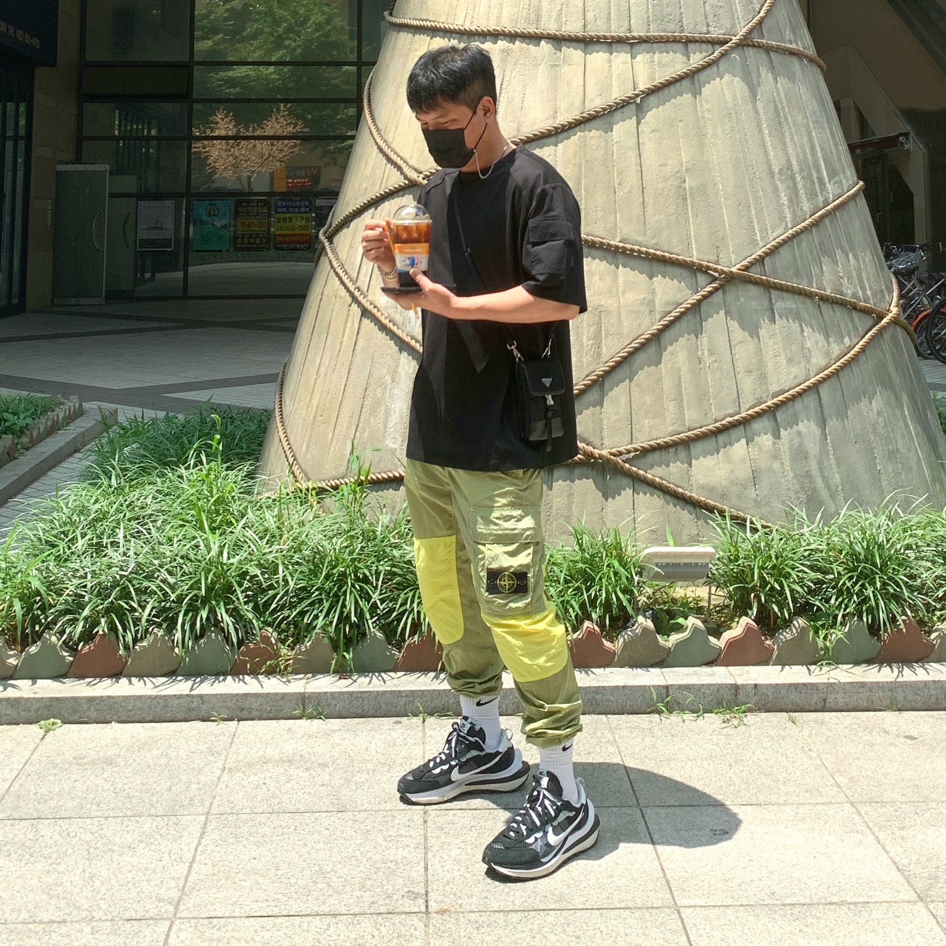Nike x Sacai VaporWaffle Black White 착용 스타일