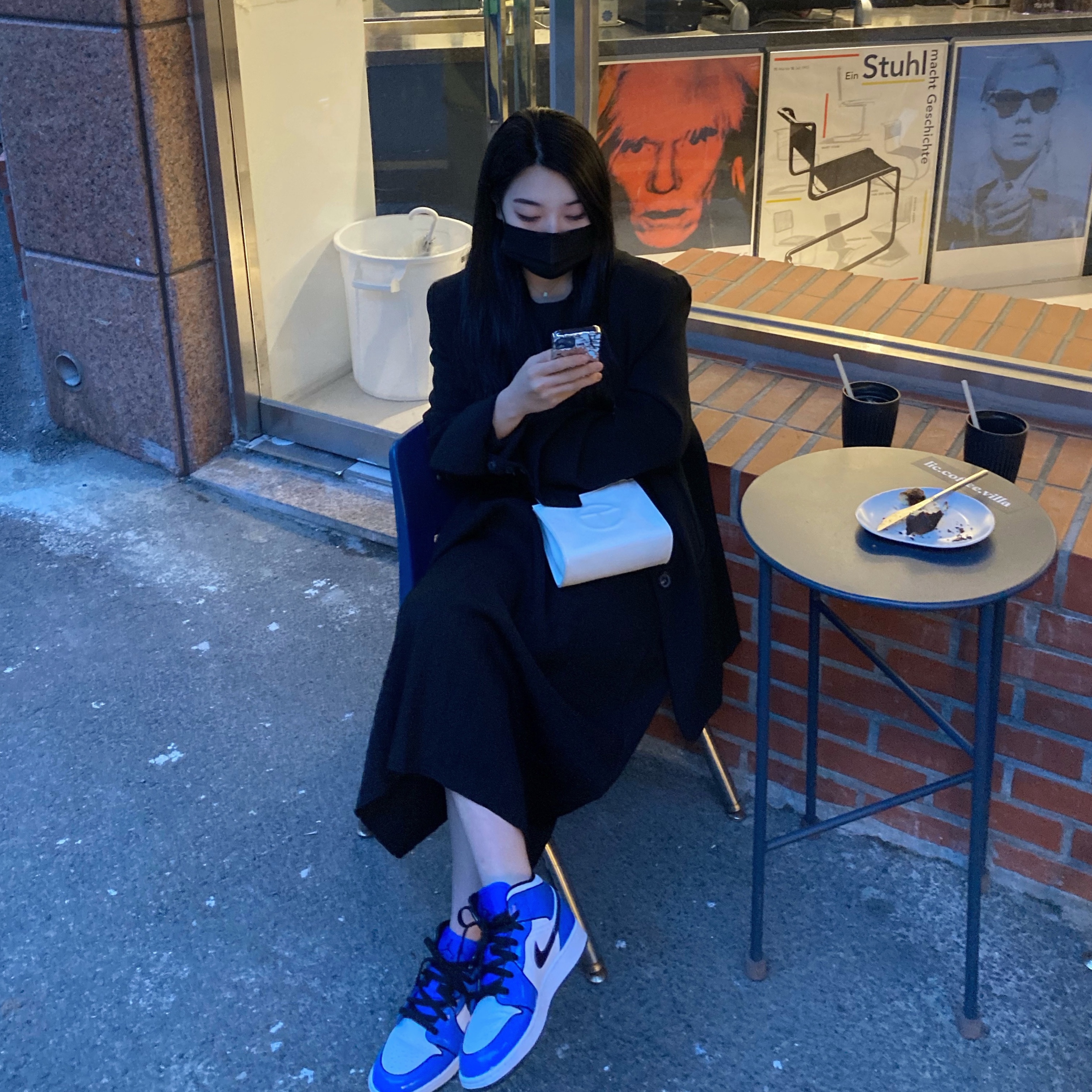 (GS) Jordan 1 Mid SE Signal Blue 착용 스타일 - 3
