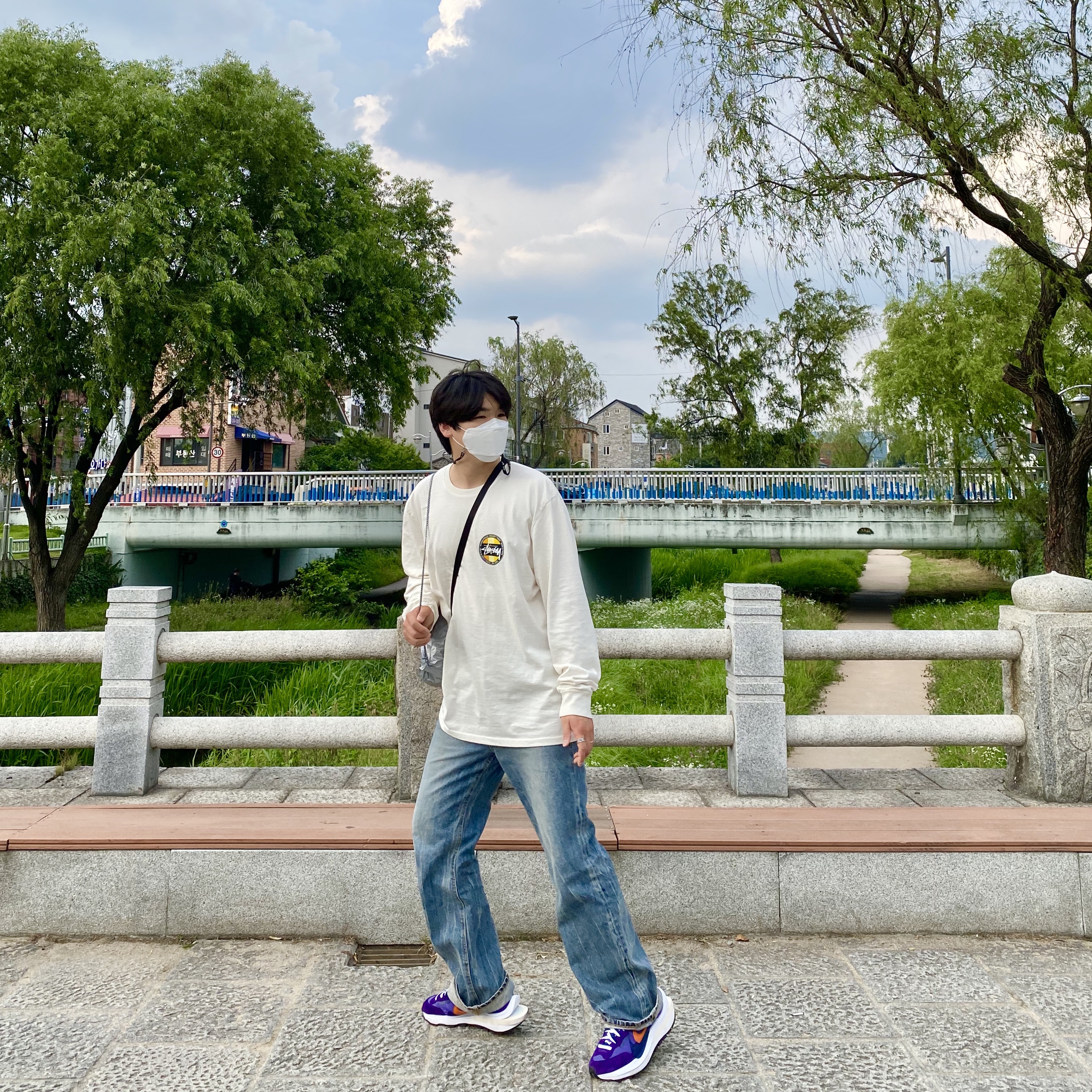 Stussy Classic Dot Dyed LS T-Shirt Natural, Nike x Sacai VaporWaffle Dark Iris 착용 스타일