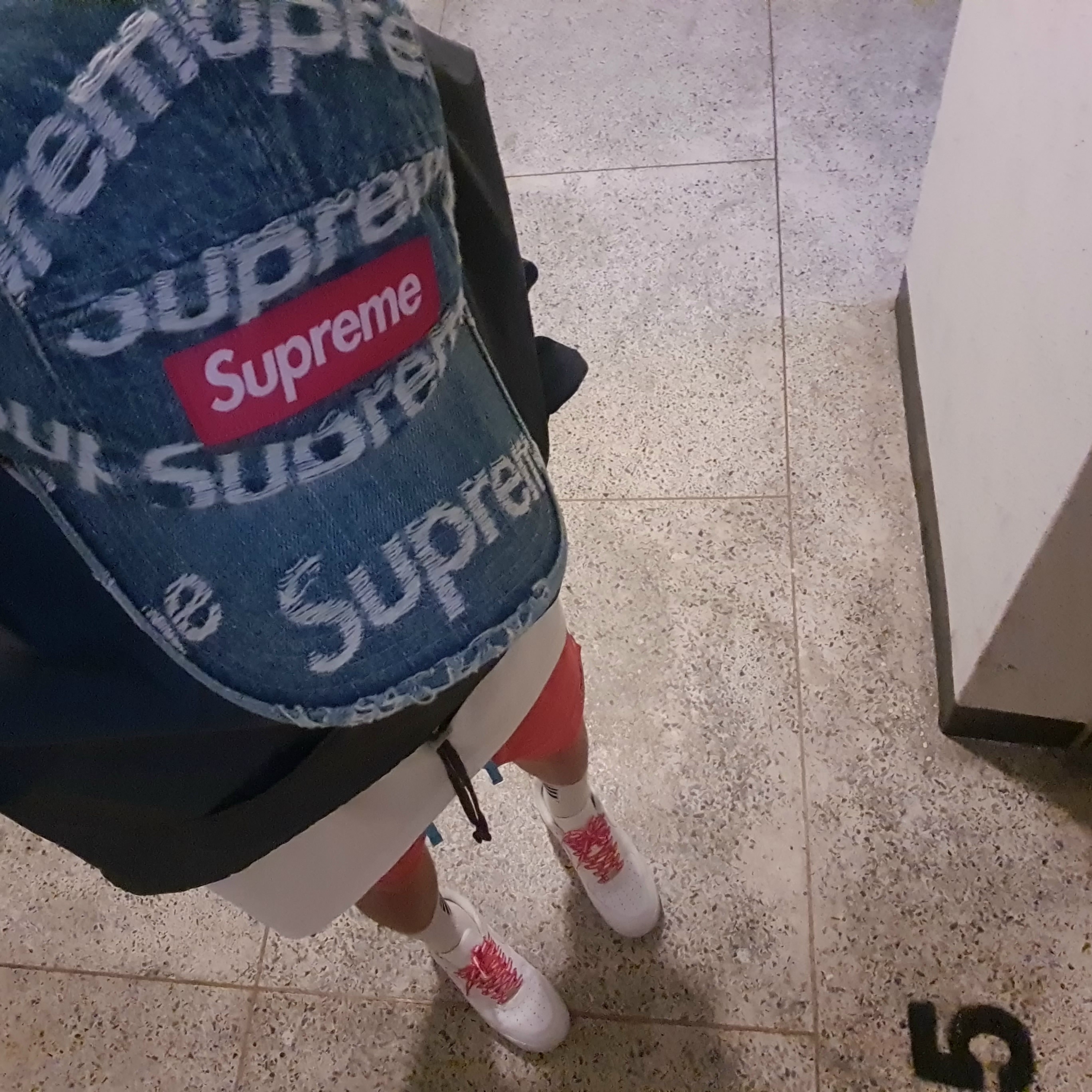 Nike x Supreme Air Force 1 Low White, Supreme Frayed Logos Denim Camp Cap Blue - 21SS 착용 스타일 - 1