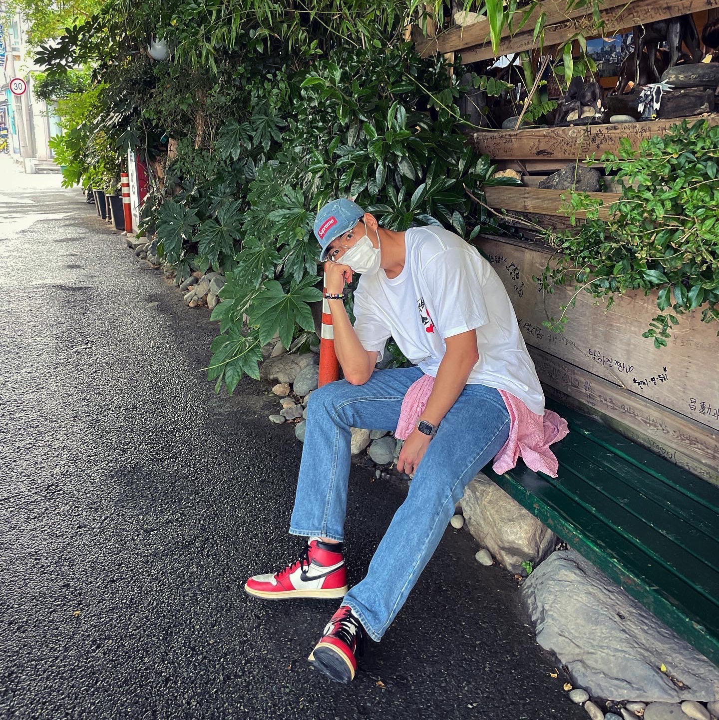 Jordan 1 Retro High OG Defiant SB LA to Chicago, Stussy Full Deck 2 T-Shirt White 착용 스타일 - 2