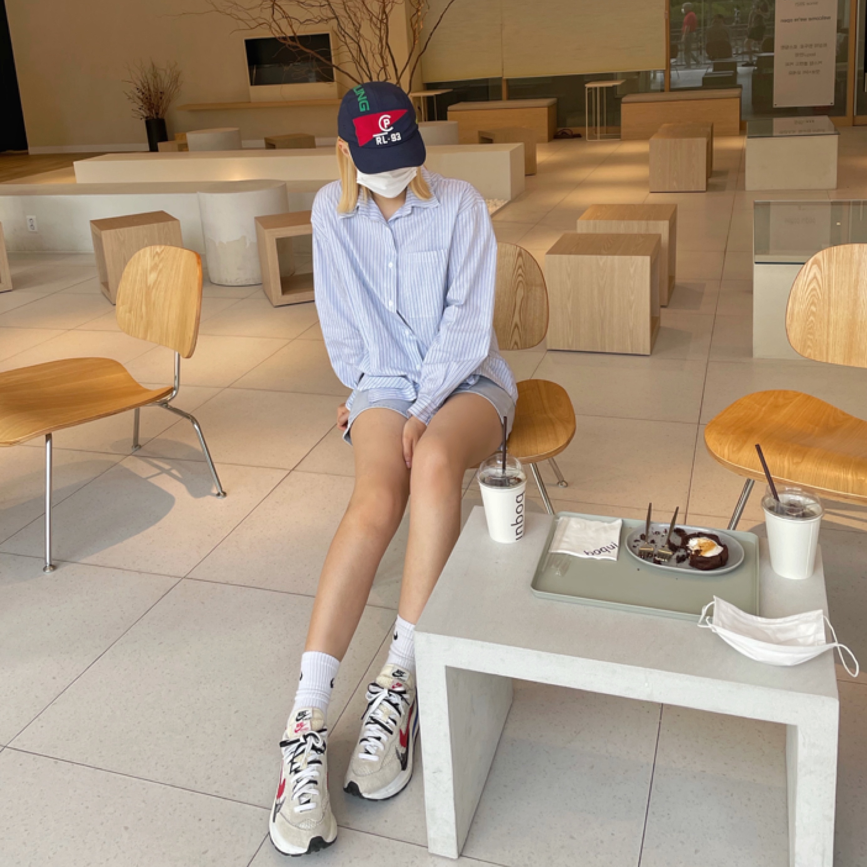 Nike x Sacai VaporWaffle Royal Fuchsia 착용 스타일