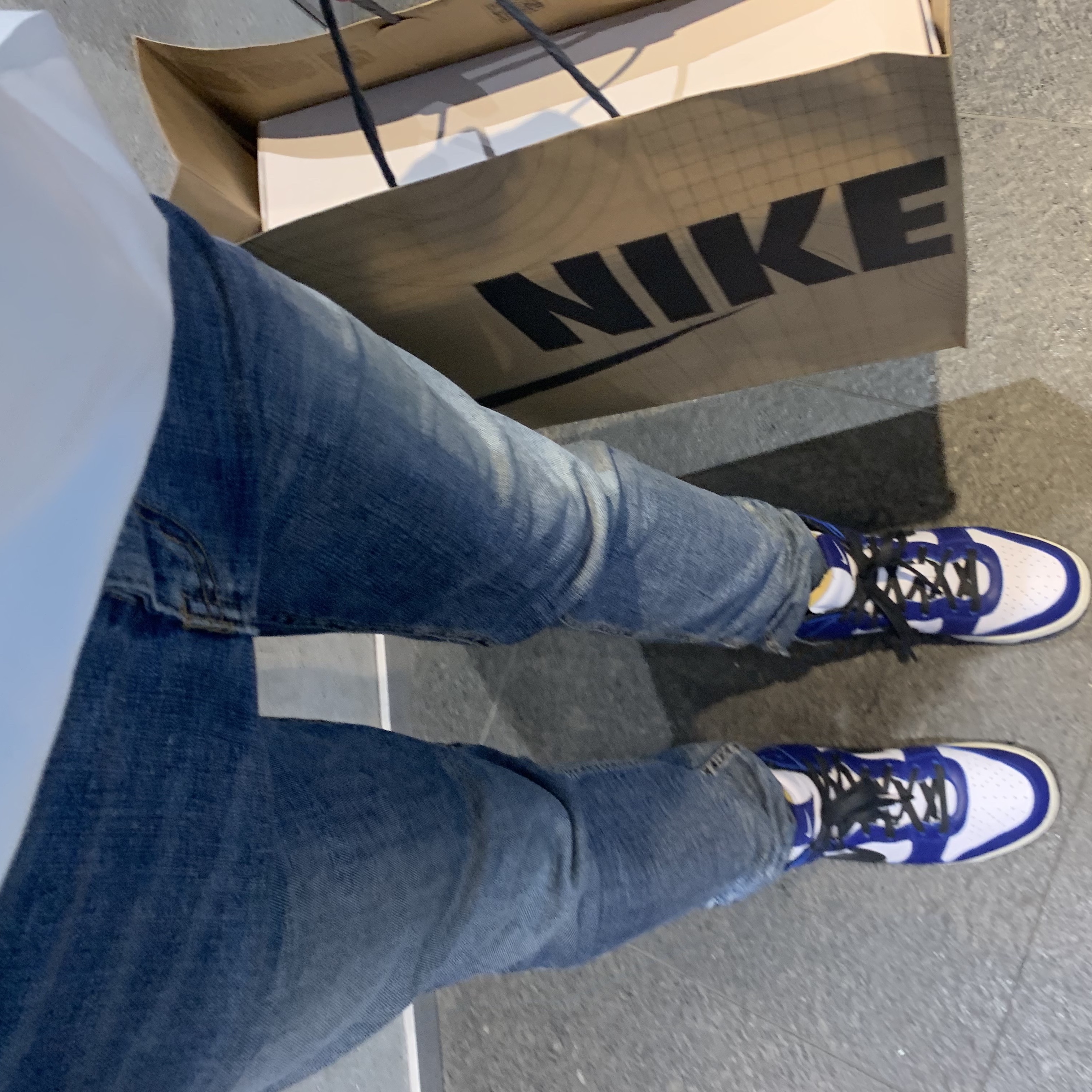 Nike x Ambush Dunk High Deep Royal Blue, Jordan 4 Retro Tech White 착용 스타일