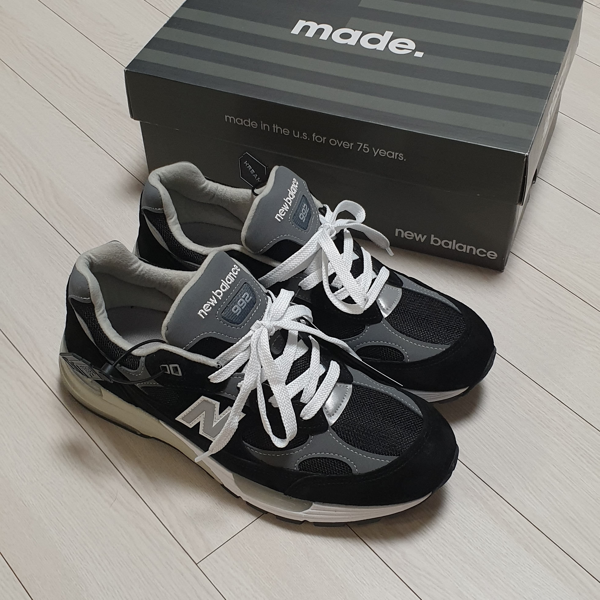 New Balance 992 Made in USA Black Grey 착용 스타일