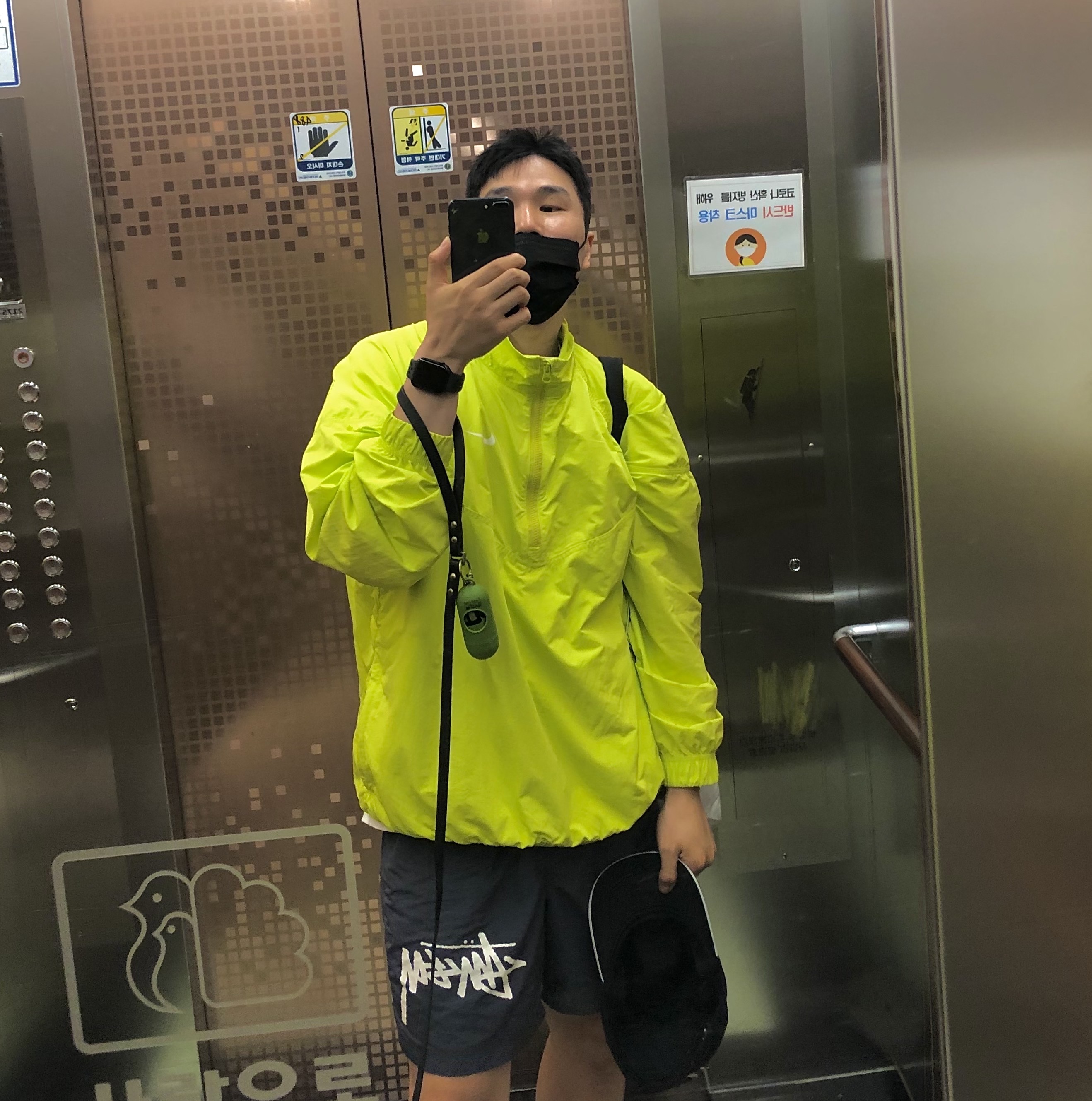 Nike x Stussy Water Shorts Off Noir, Nike x Stussy Windrunner Jacket Bright Cactus 착용 스타일