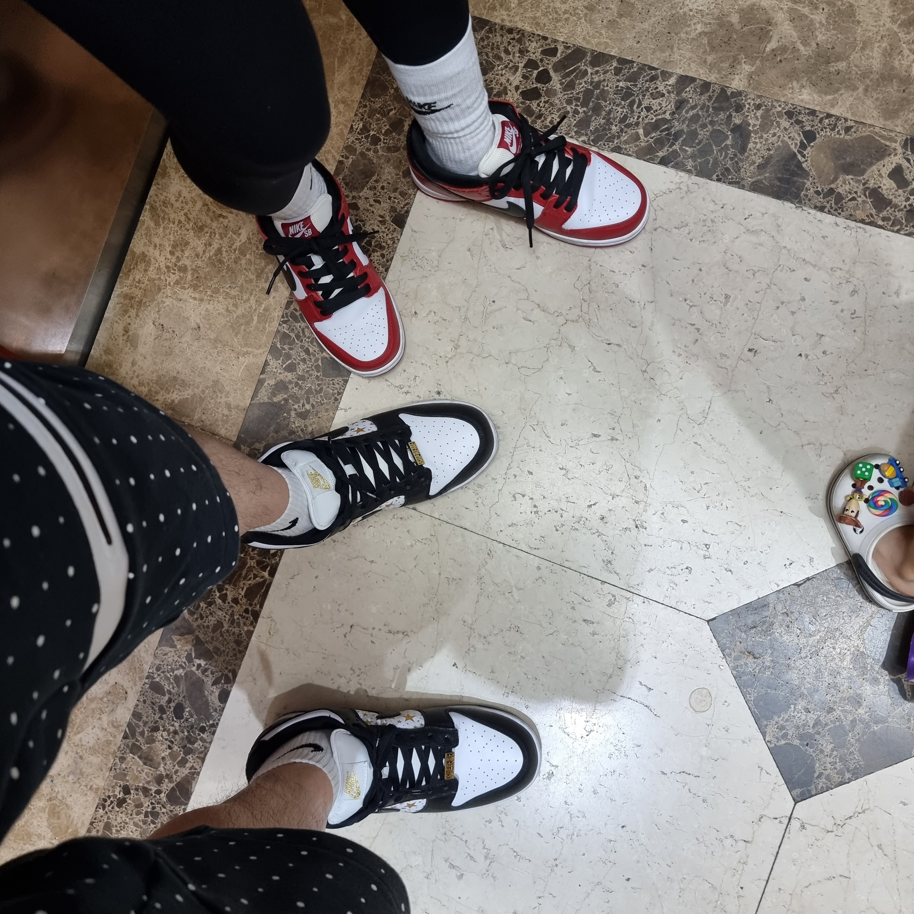 Nike SB Dunk Low Pro Chicago, Nike x Supreme SB Dunk Low Black 착용 스타일