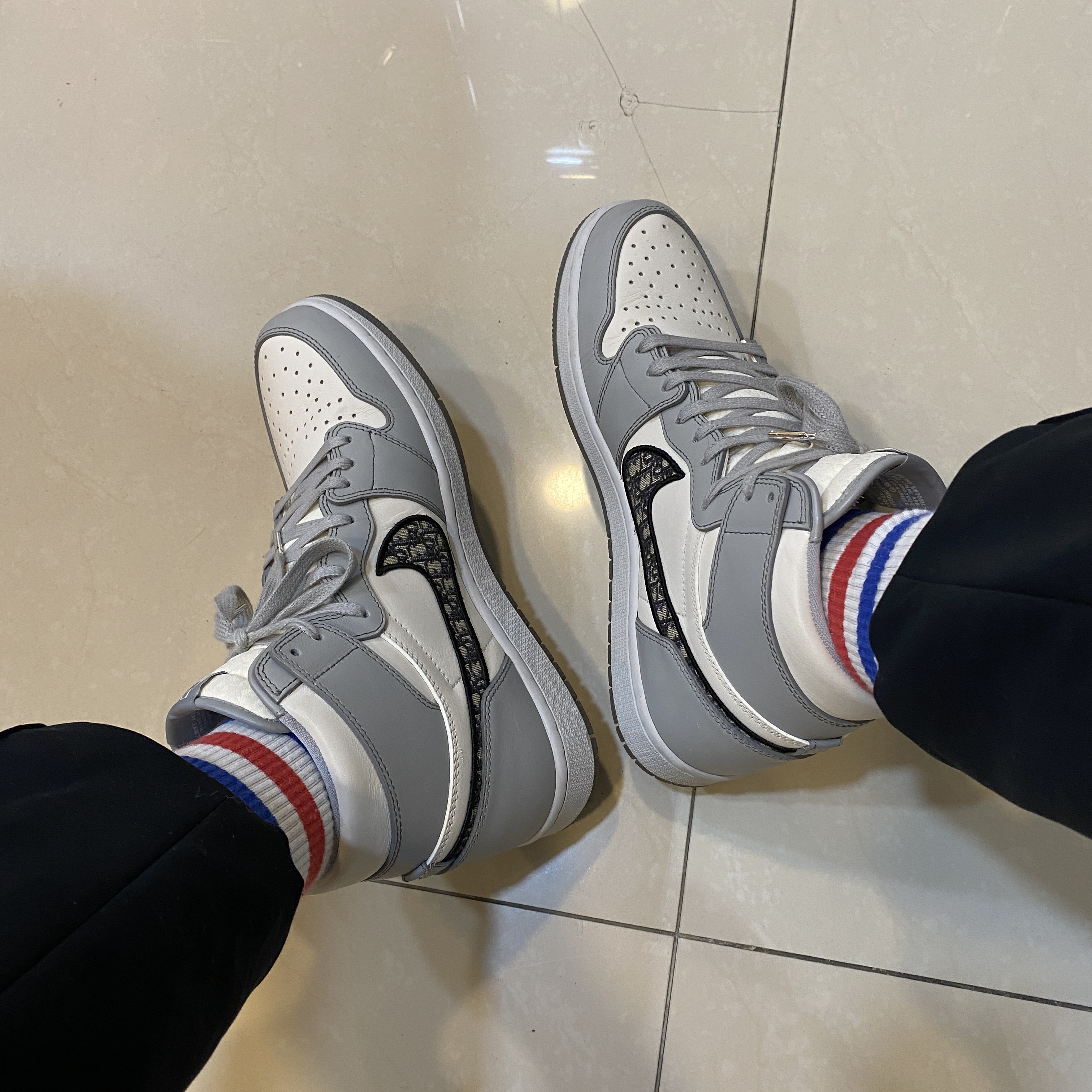 Jordan 1 x Dior High OG 착용 스타일 - 1