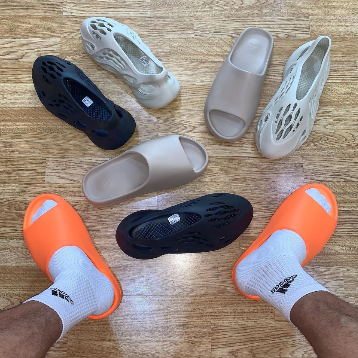 Adidas Yeezy Slide Enflame Orange 착용 스타일 - 5