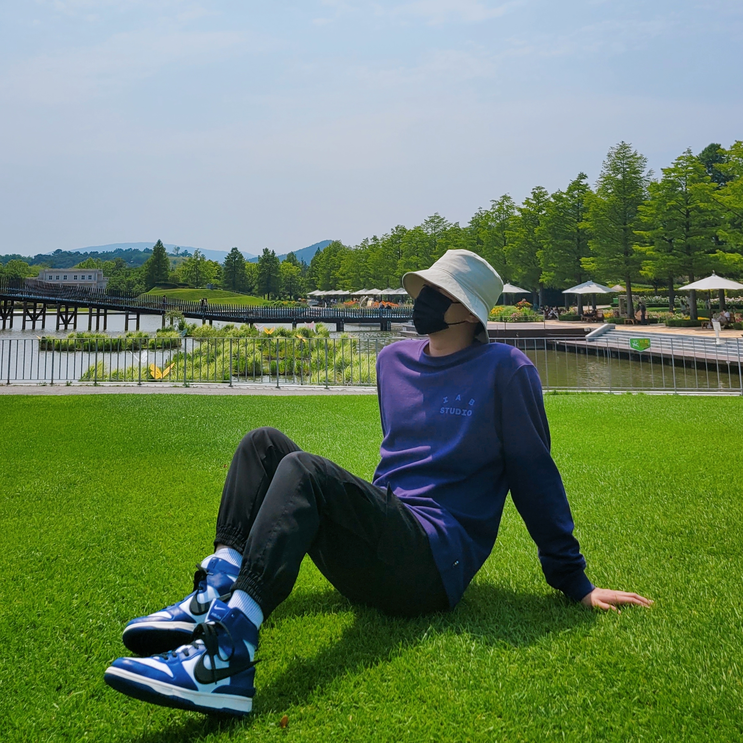 IAB Studio Long Sleeve T-Shirt Purple Splashed, Nike x Ambush Dunk High Deep Royal Blue 착용 스타일
