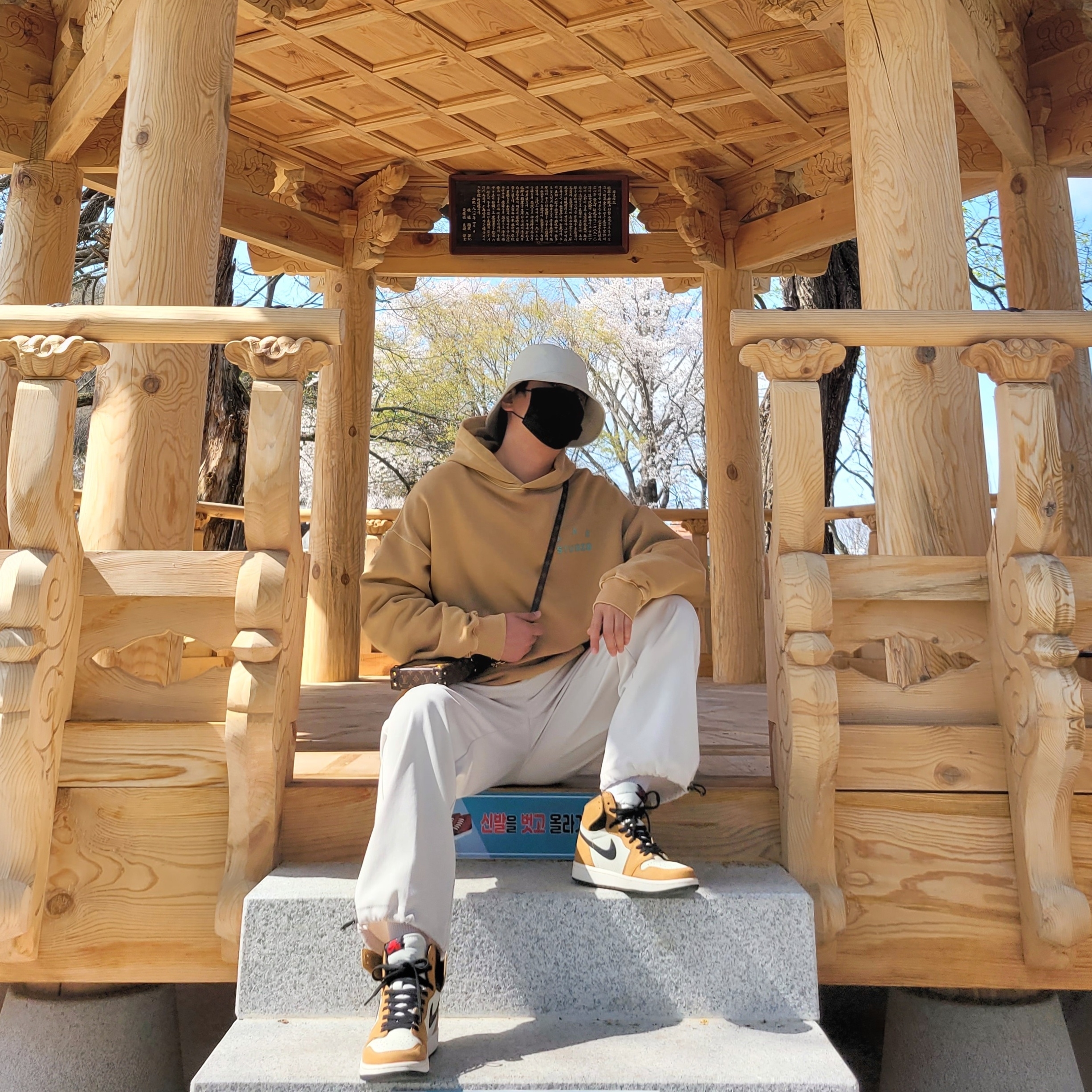 IAB Studio Hoodie Camel Yellow, Jordan 1 Retro High Rookie of the Year 착용 스타일