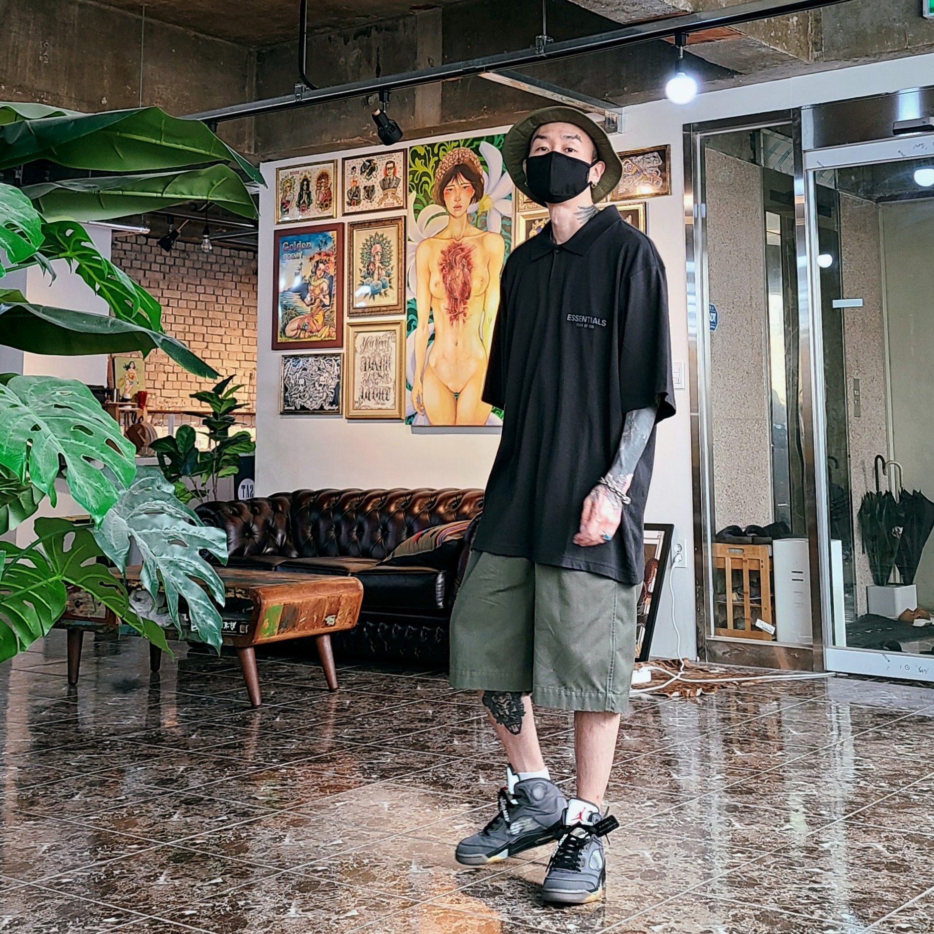 Essentials Short Sleeve Boxy Polo Dark Slate/Stretch Limo/Black - 20SS, Jordan 5 x Off-White Retro SP Black Muslin 착용 스타일
