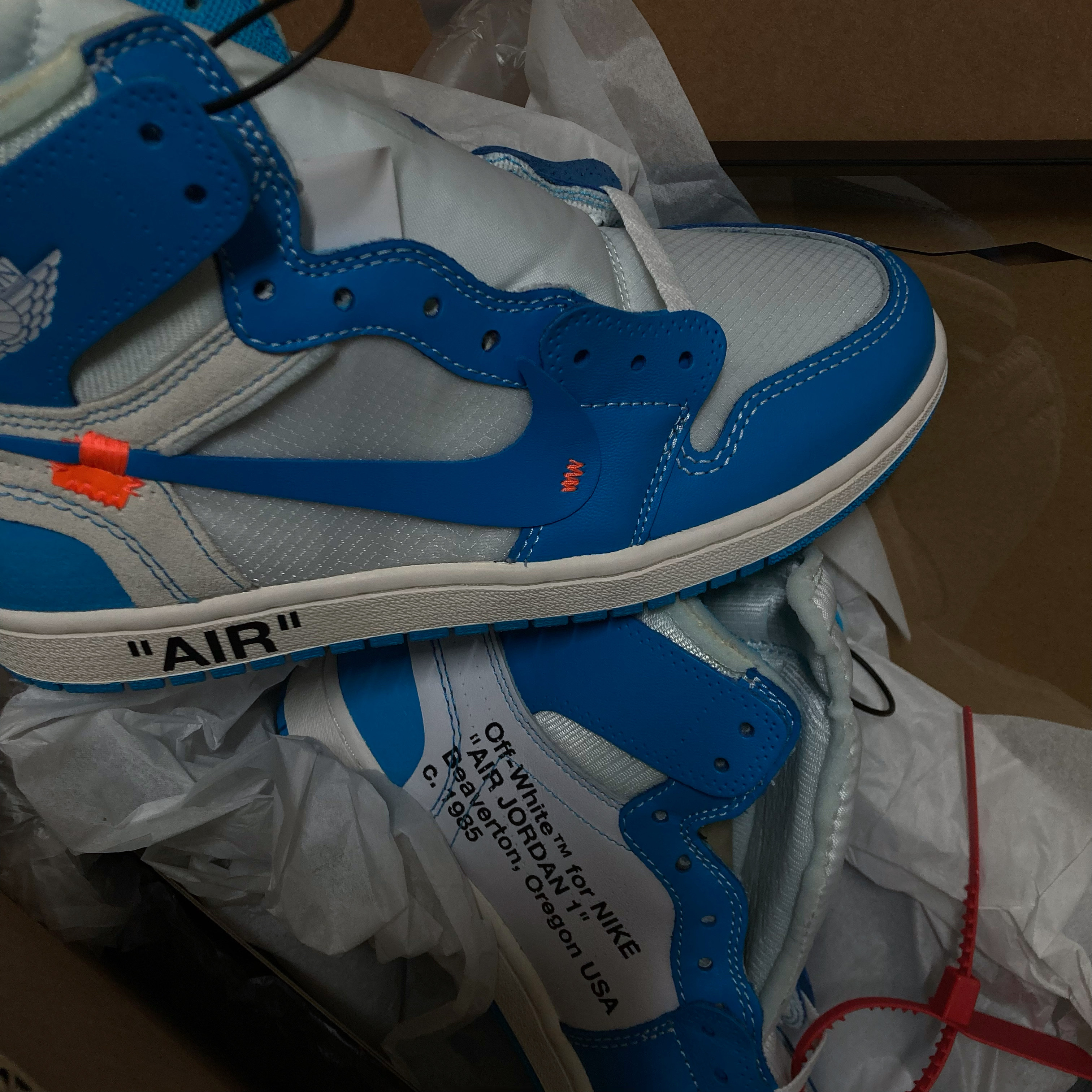 Jordan 1 x Off-White Retro High University Blue 착용 스타일