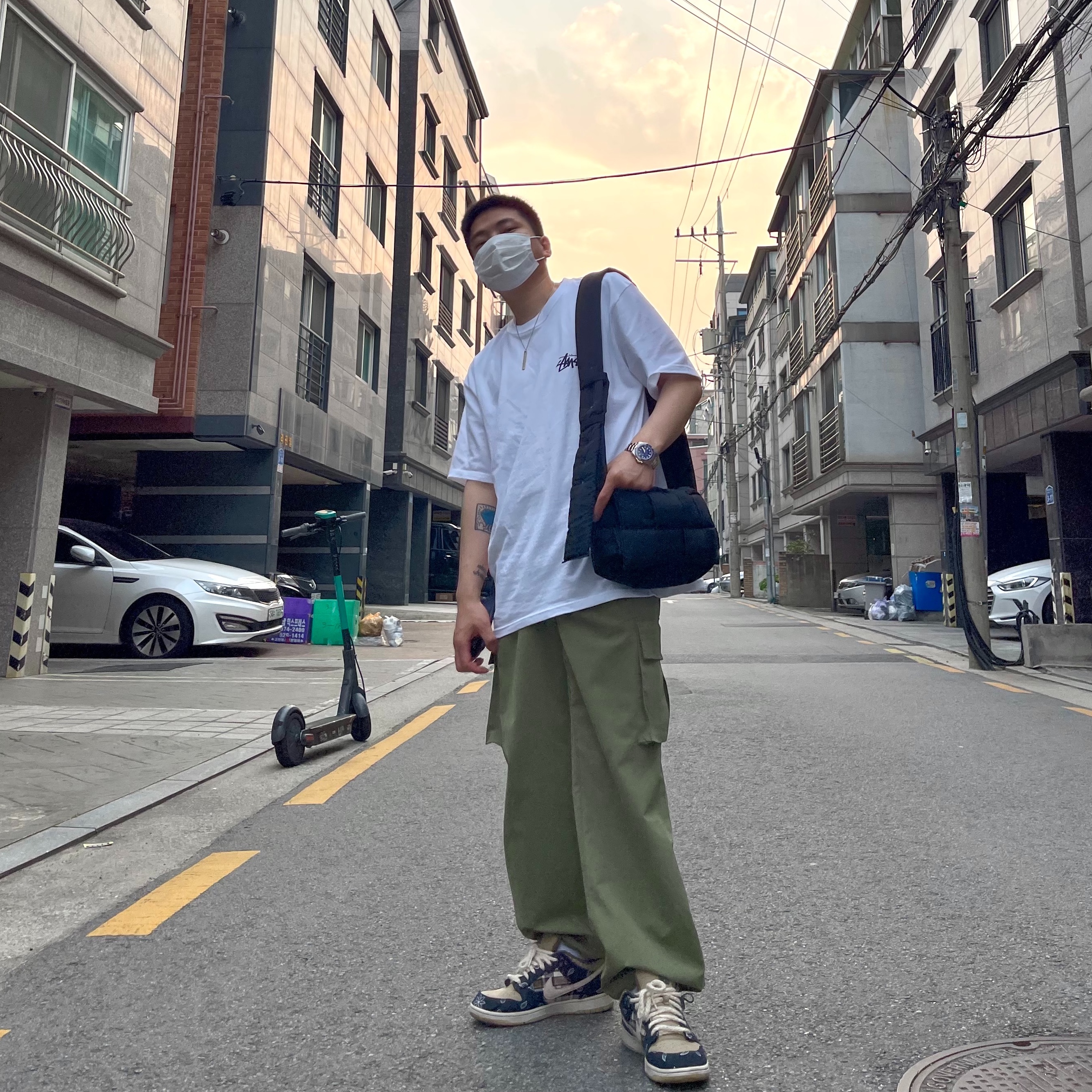 Nike x Travis Scott SB Dunk Low, Stussy Reflection T-Shirt White 착용 스타일