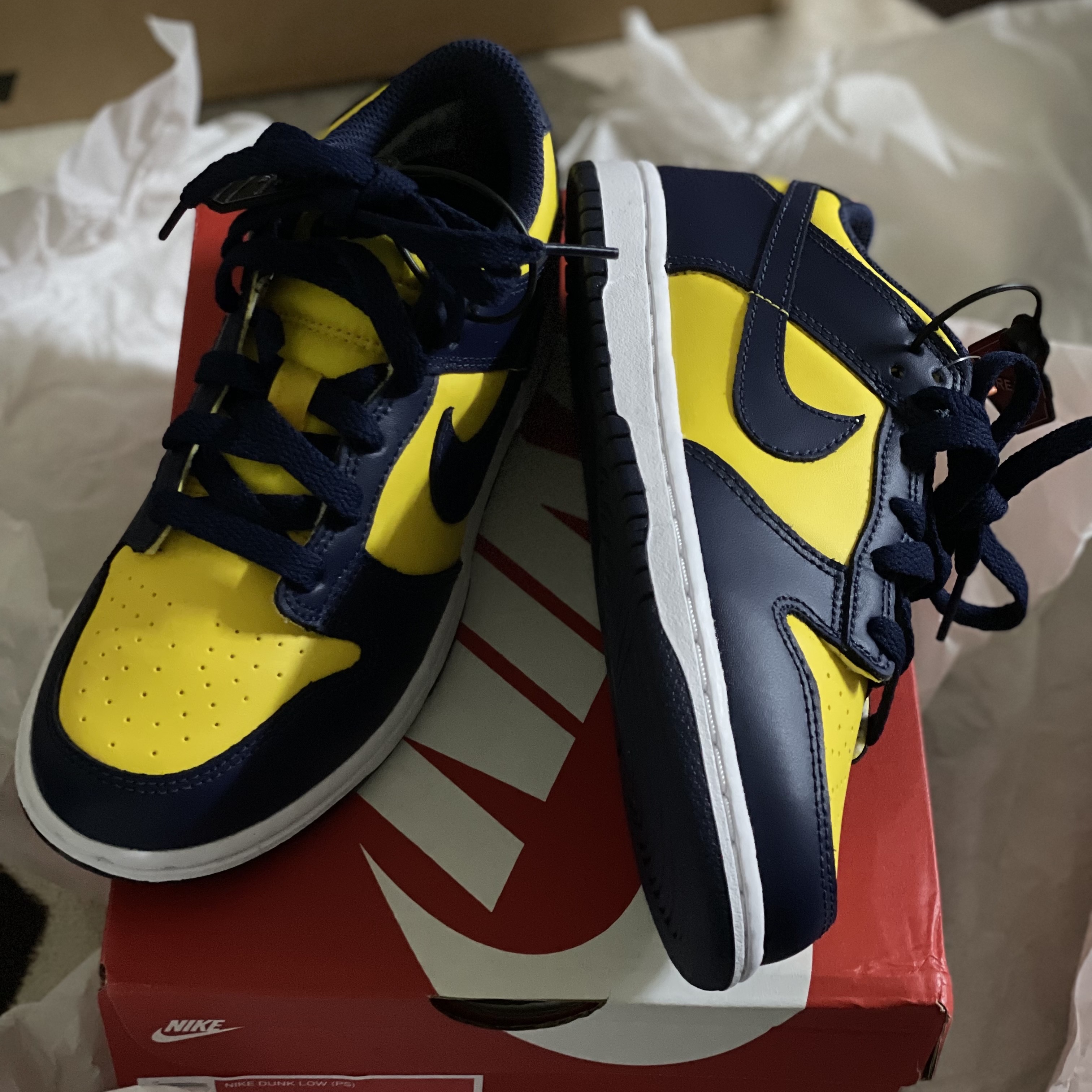 Nike Dunk Low Retro Varsity Maize, (GS) Nike Dunk Low Varsity Maize 착용 스타일