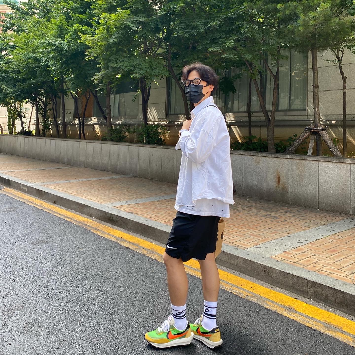 Nike x Sacai LDWaffle Green Multi 착용 스타일 - 1