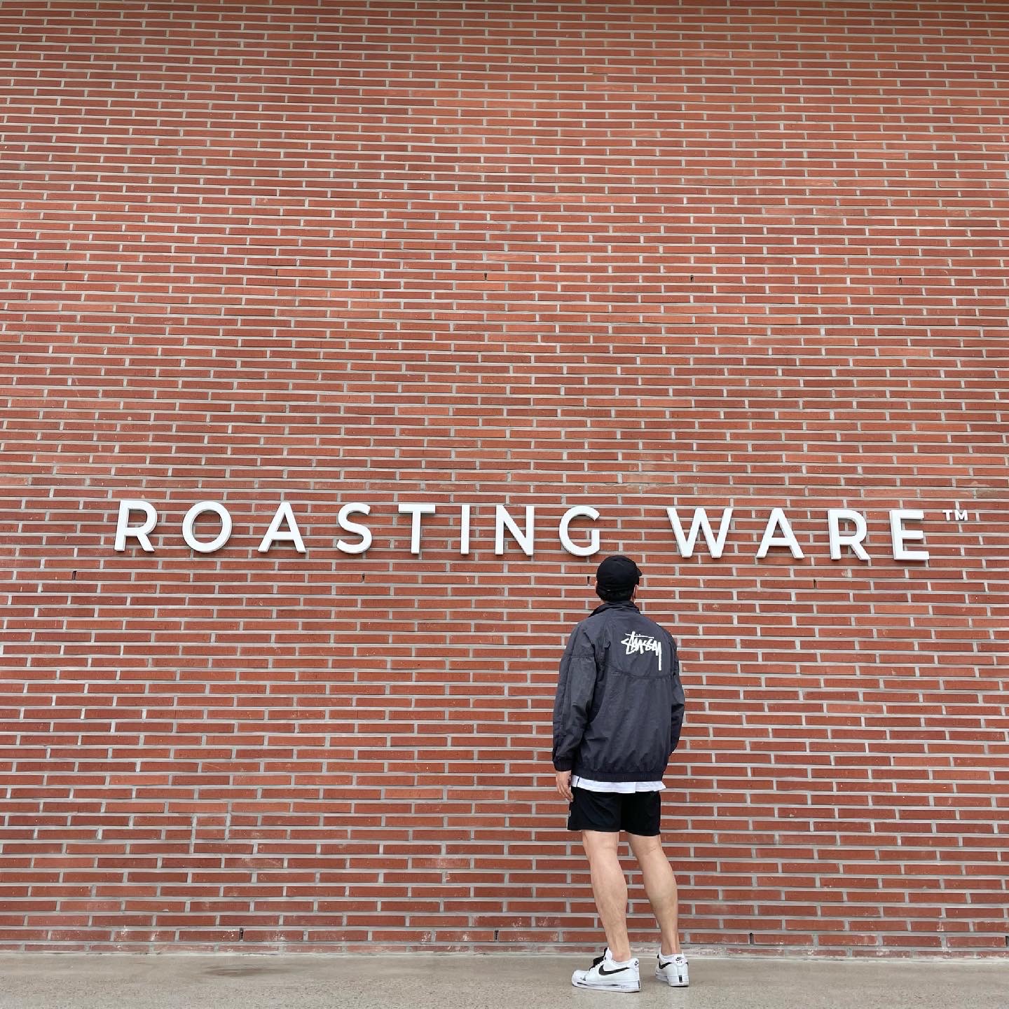 Nike x Stussy Windrunner Jacket Off Noir, Nike x Peaceminusone Air Force 1 Low Para-Noise 2.0 착용 스타일 - 1