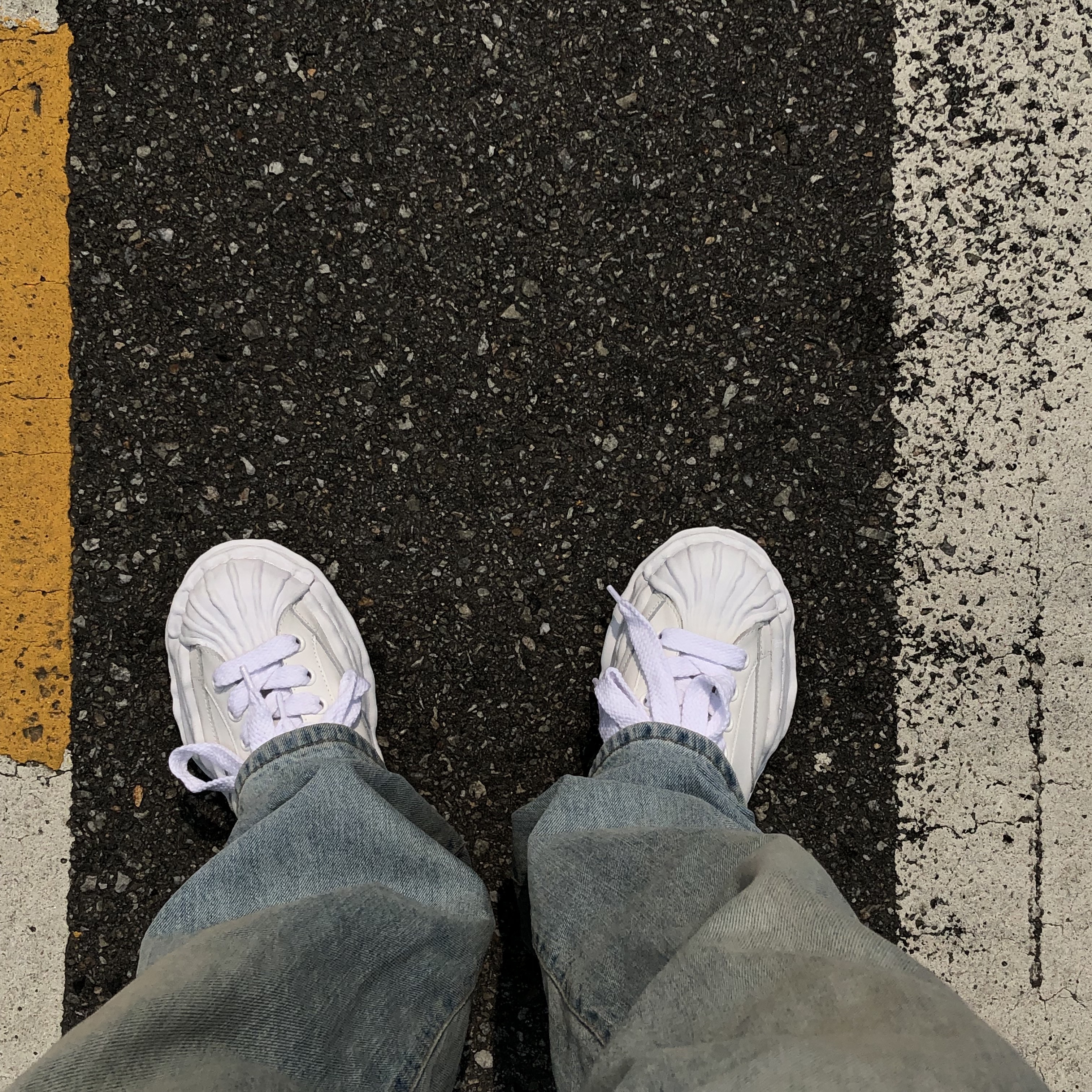 Maison Mihara Yasuhiro Blakey OG Sole Leather Low-top Sneakers White 착용 스타일