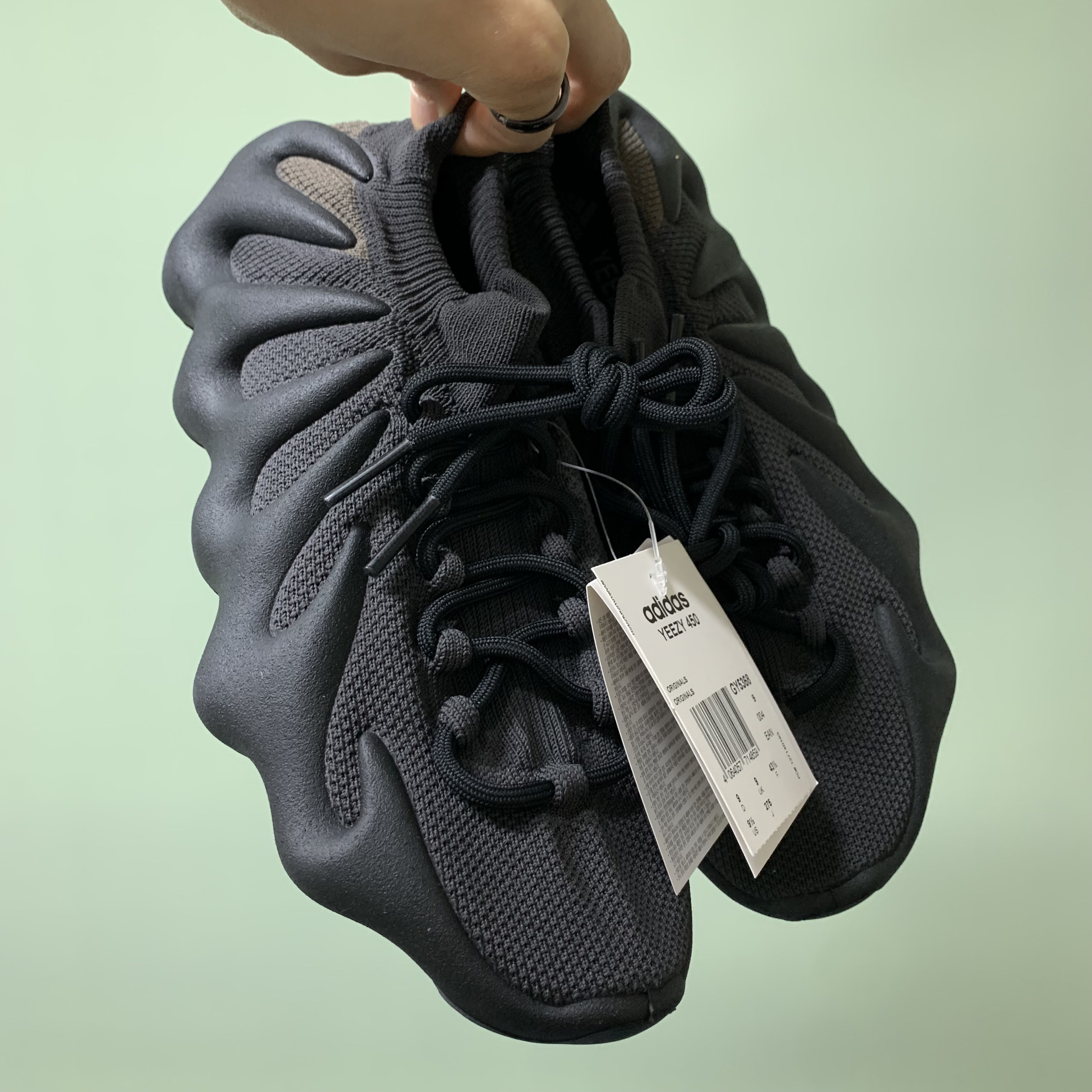 Adidas Yeezy 450 Dark Slate 착용 스타일 - 2