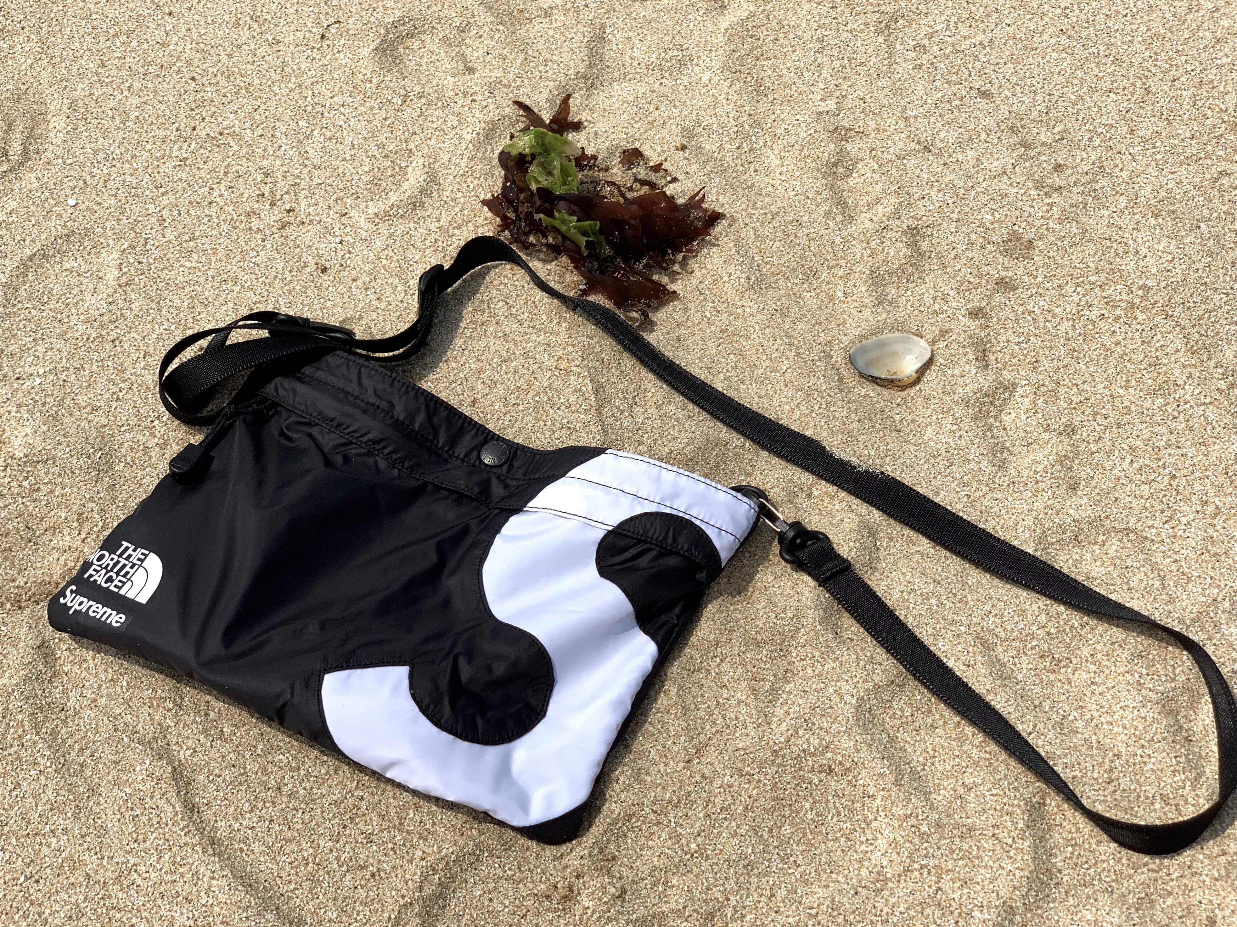 Supreme x The North Face S Logo Shoulder Bag Black - 20FW 착용 스타일