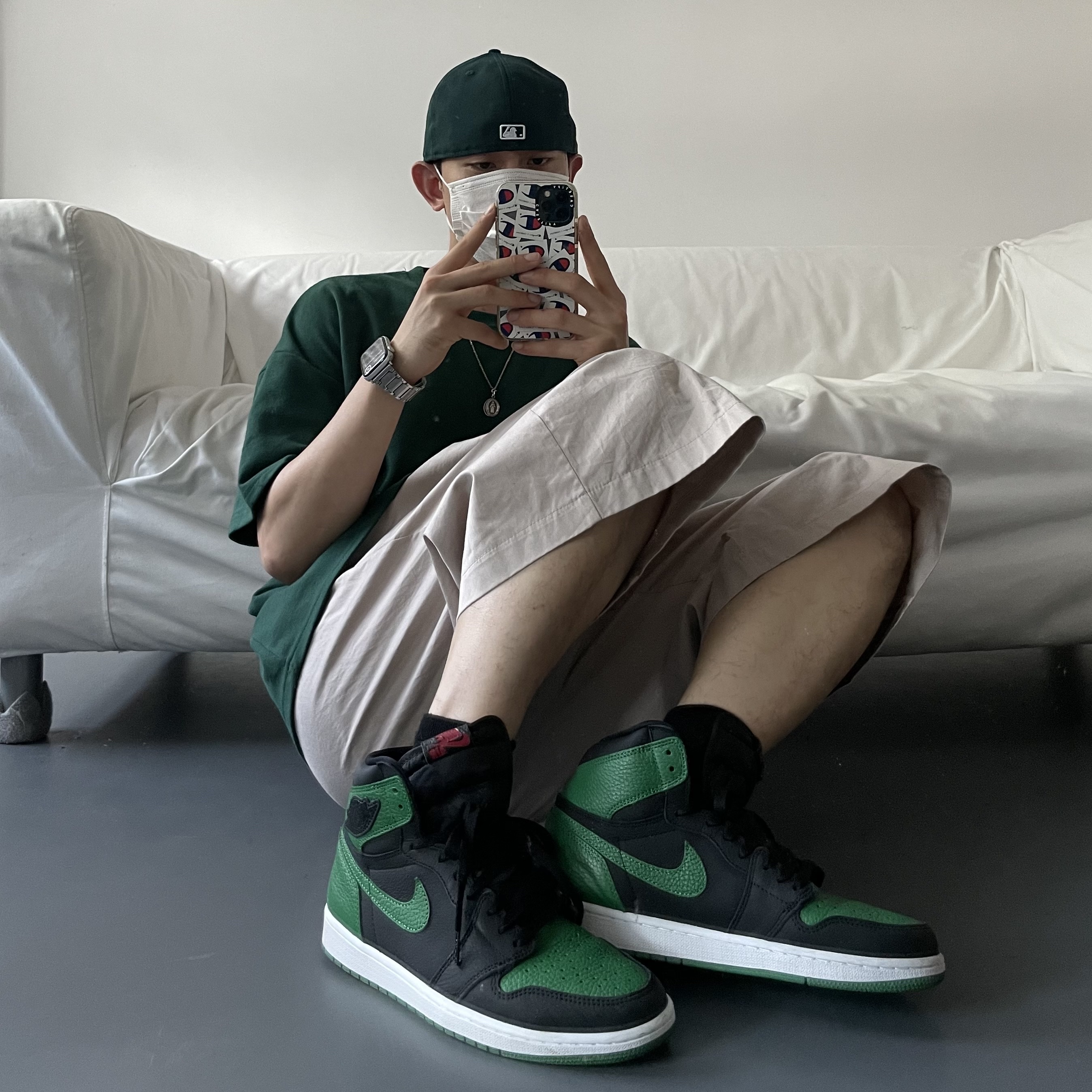 Jordan 1 Retro High OG Pine Green Black 착용 스타일 - 2