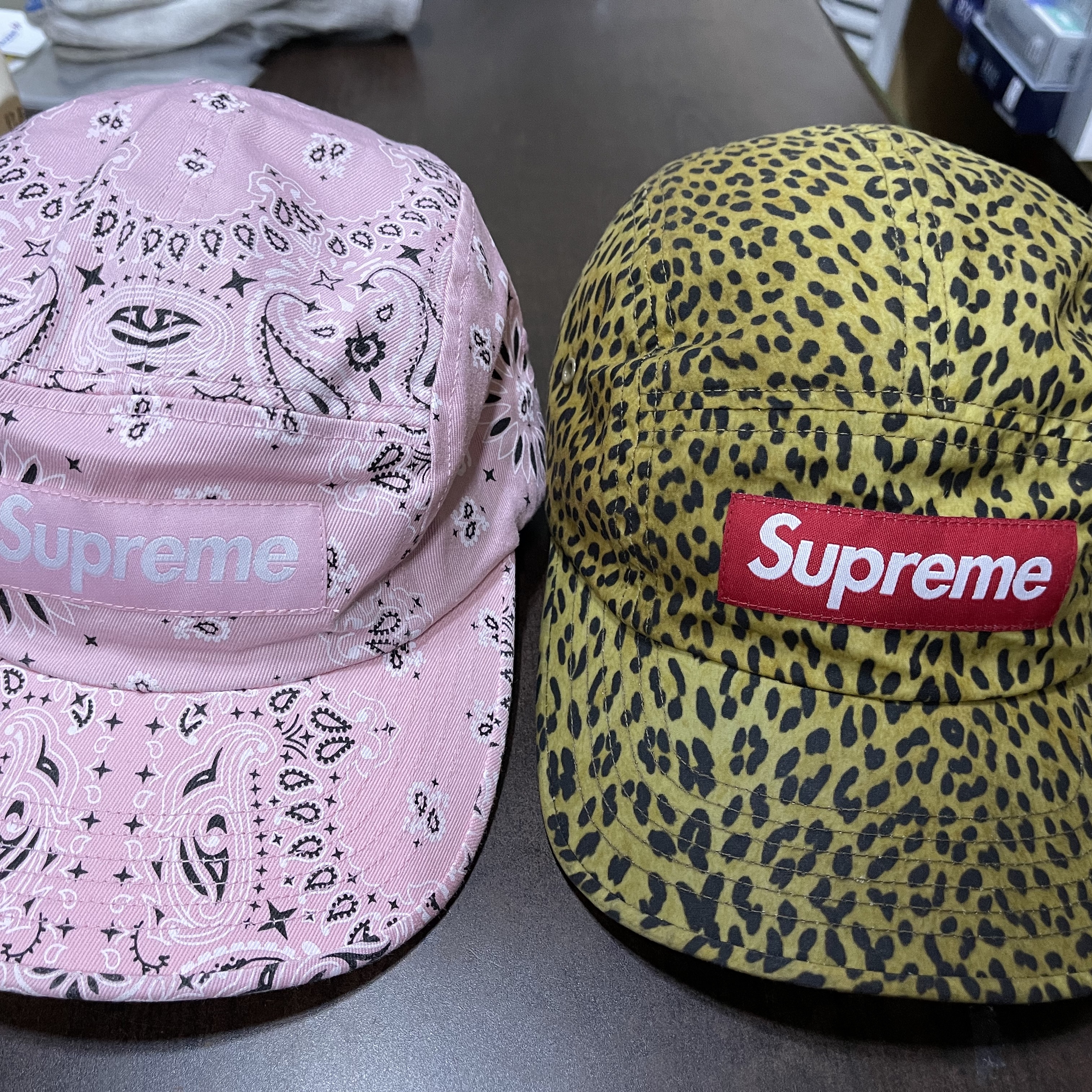 Supreme Bandana Camp Cap Pink - 21SS, Supreme x Barbour Waxed Cotton Camp Cap Leopard - 20SS 착용 스타일 - 3