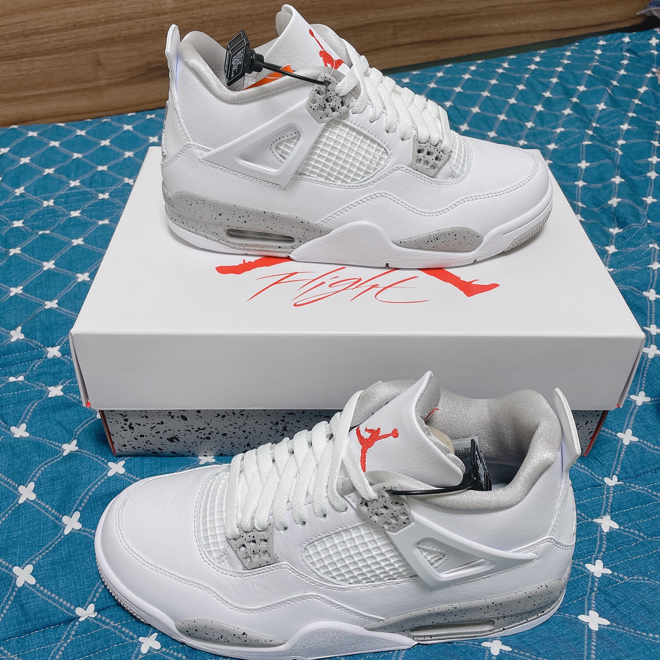 Jordan 4 Retro Tech White 착용 스타일