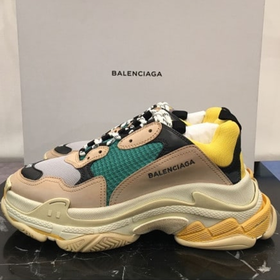 Balenciaga Triple S Yellow Green 착용 스타일