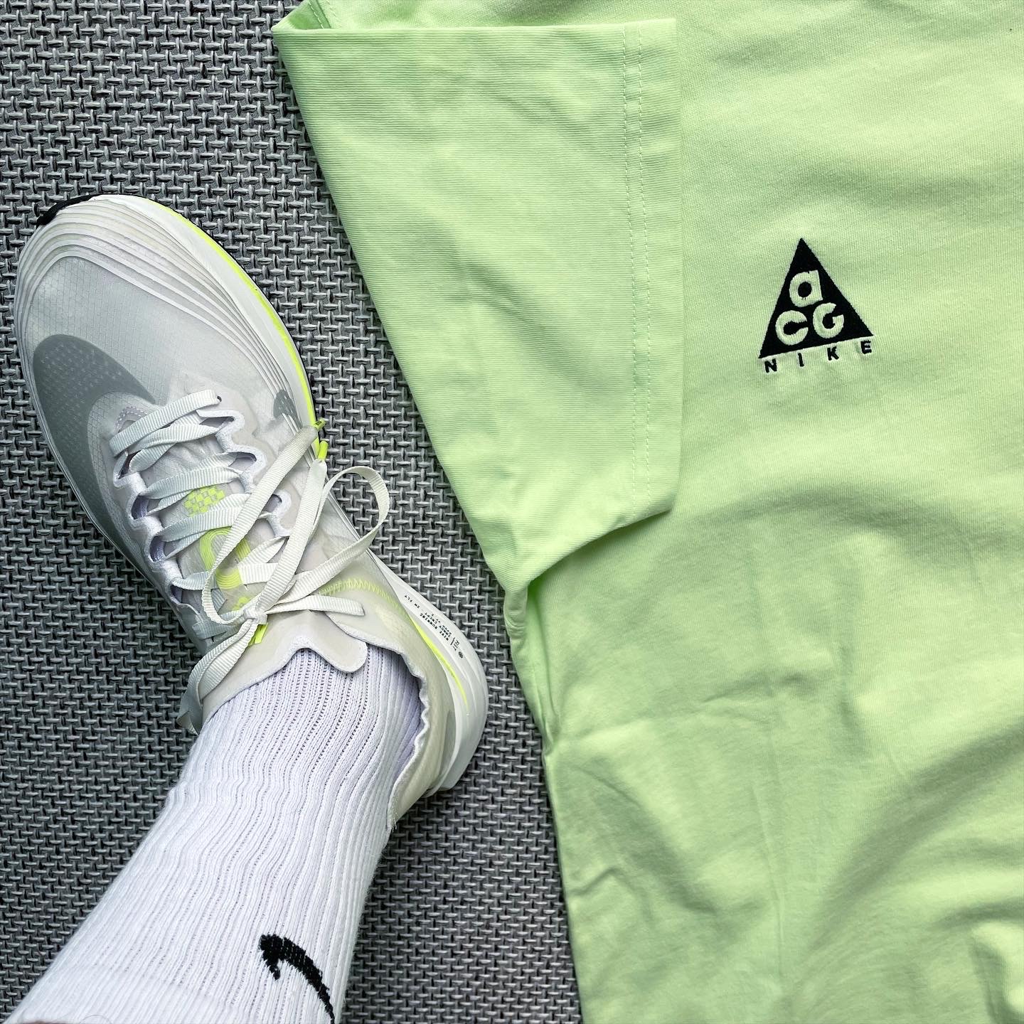 Nike Zoom Fly White Volt 착용 스타일 - 2