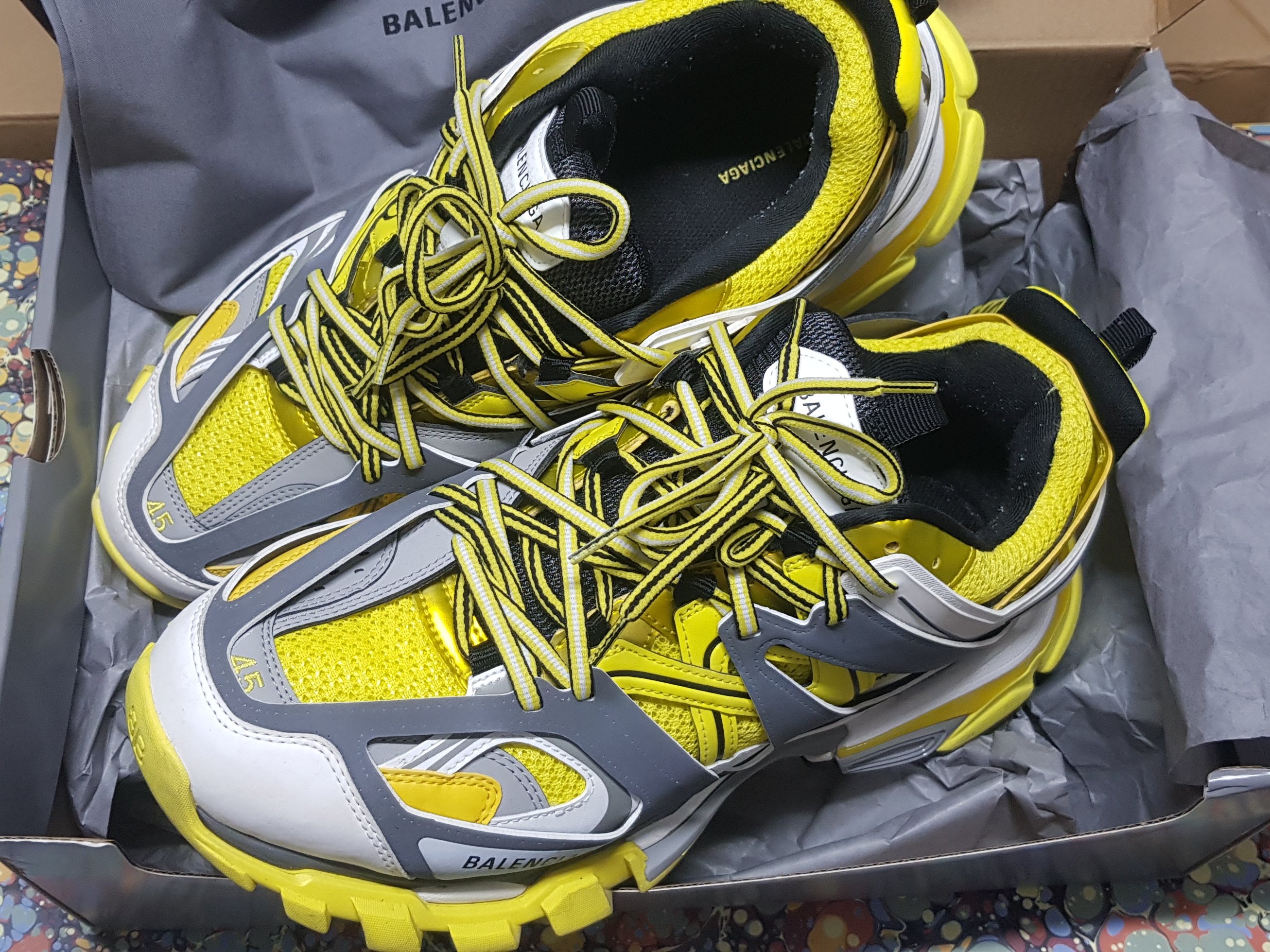 Balenciaga Track Sneakers Yellow Black White 2019 착용 스타일 - 2
