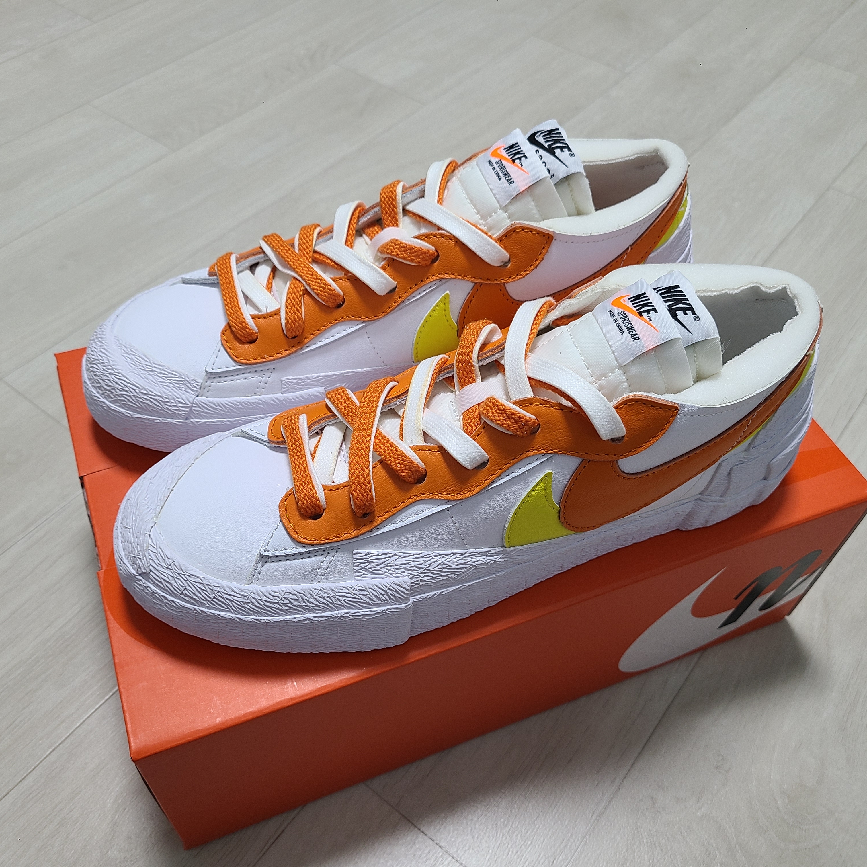 Nike x Sacai Blazer Low Magma Orange, Nike x Sacai Blazer Low Classic Green 착용 스타일 - 2
